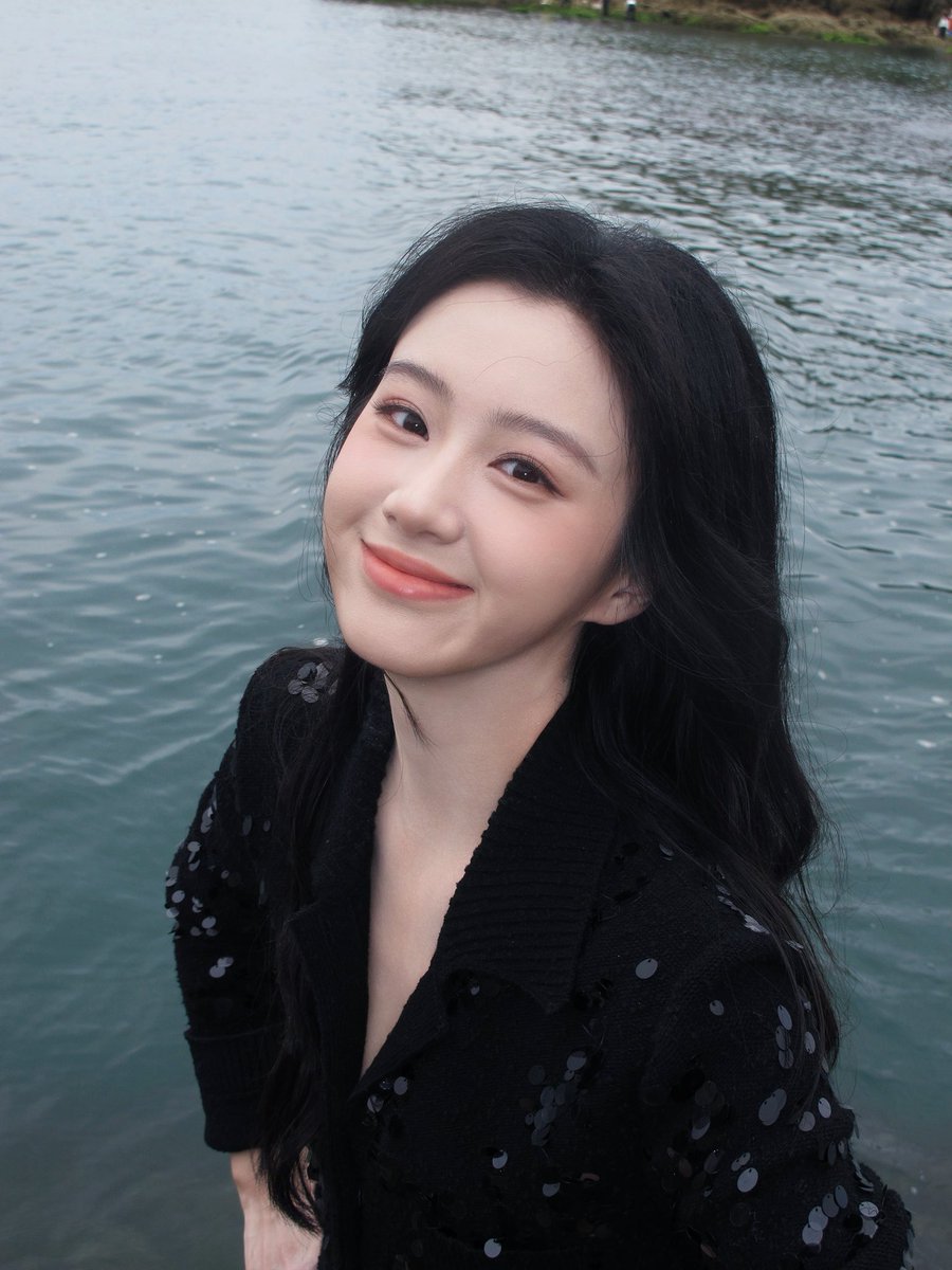 dramapotatoe's tweet image. #BaoShangen shares photoshoot behind the scenes snaps for #NeverEndingSummer 

More - weibo.com/5994952329/520…