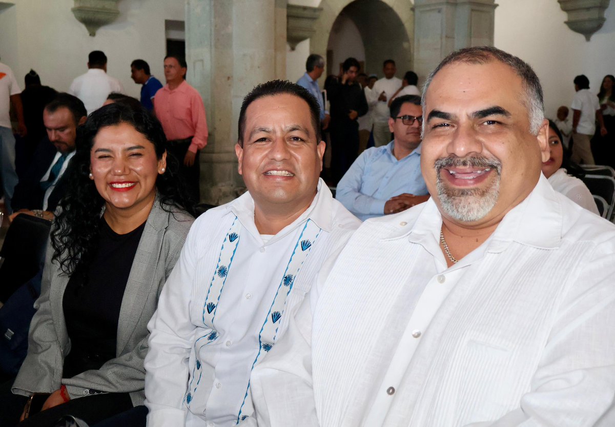 Asistí al 3er Informe de Actividades del rector de la #UABJO, Mtro. <a href="/RectorCristian/">Rector Cristian Carreño</a>. Felicito su labor y compromiso con el fortalecimiento académico de la universidad, orientado siempre al bienestar y desarrollo de las y los estudiantes de esta importante institución educativa.