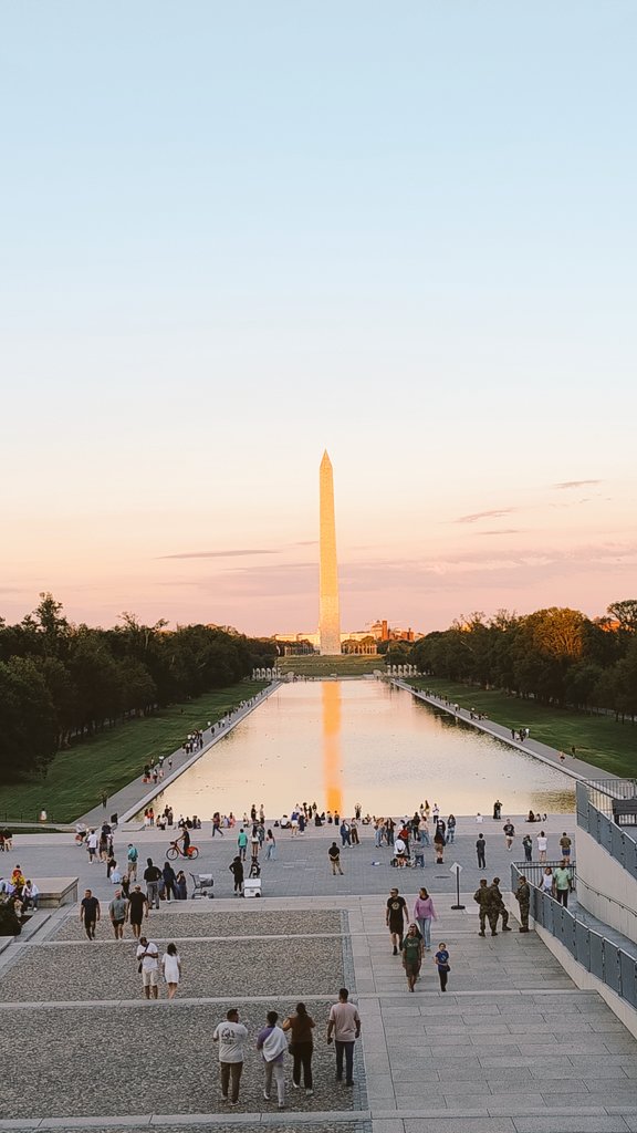 Pretzzi's tweet image. Isn&apos;t this beautiful?
♥️🇺🇸😍♥️🇺🇸😍♥️🇺🇸

#WashintonDC 
#WashingtonMemiral
#Reflectingpool