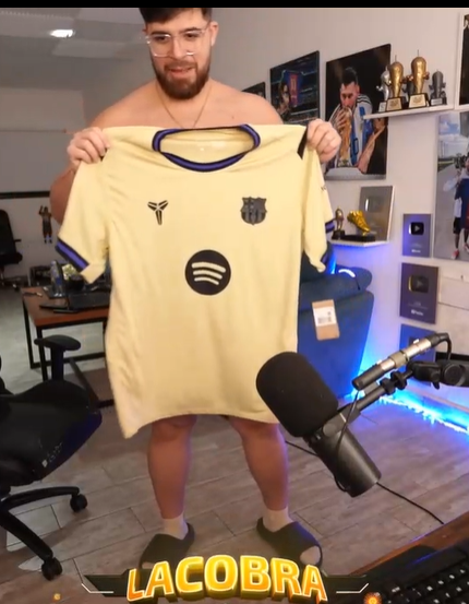 LACOBRAAA Out of Context tweet media