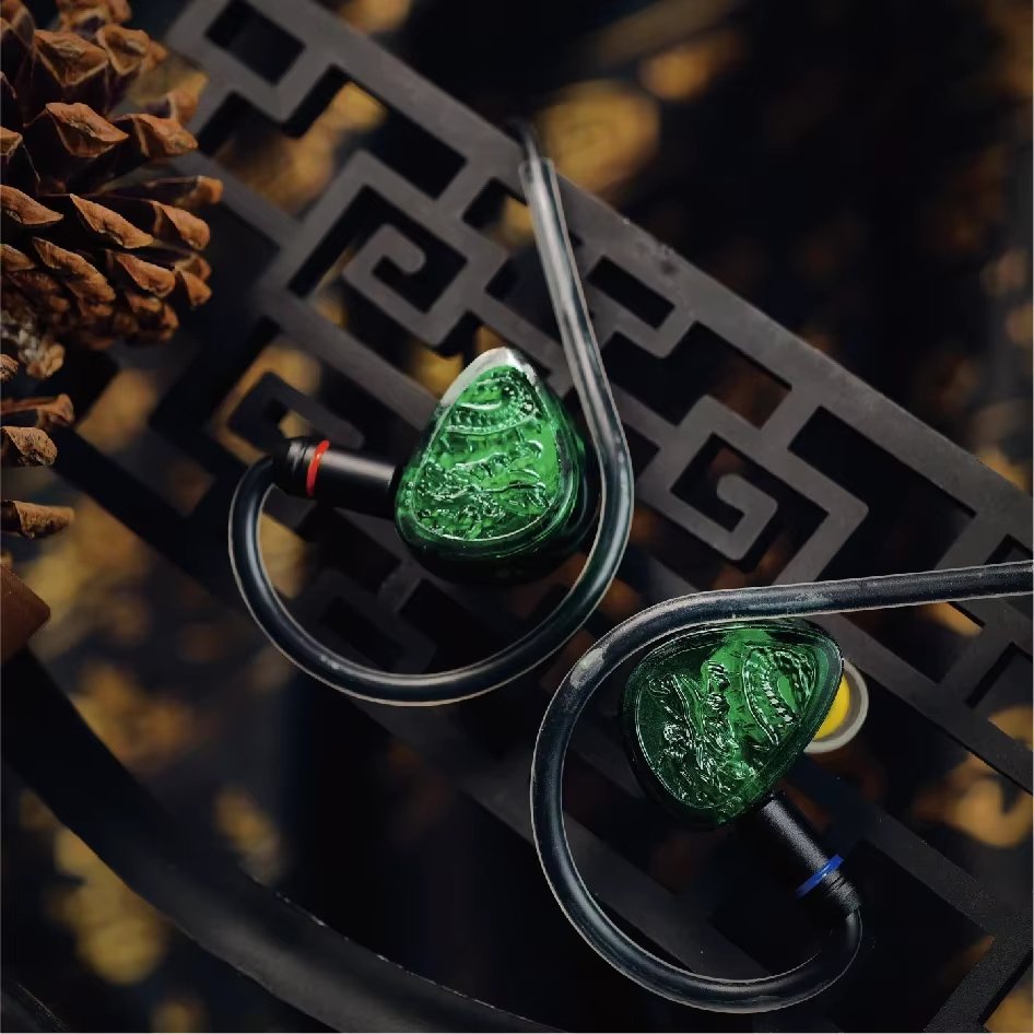 AKHiFi_Audio's tweet photo. 🎍【TANGZU WANER SG 2 玉龍版】早割開催中!✨
10mm PETダイナミックドライバー搭載で
💎清澈な高音と深みのある低音を実現!
玉龍特別仕様が高級感と伝統美を融合🎶
新学期応援セールで驚きの早割価格💝
#TANGZU #WANER #玉龍版 #早割 #新学期応援
🔗今すぐチェック👉 https://t.co/wLbKivewSt https://t.co/gzHCM9LA8j