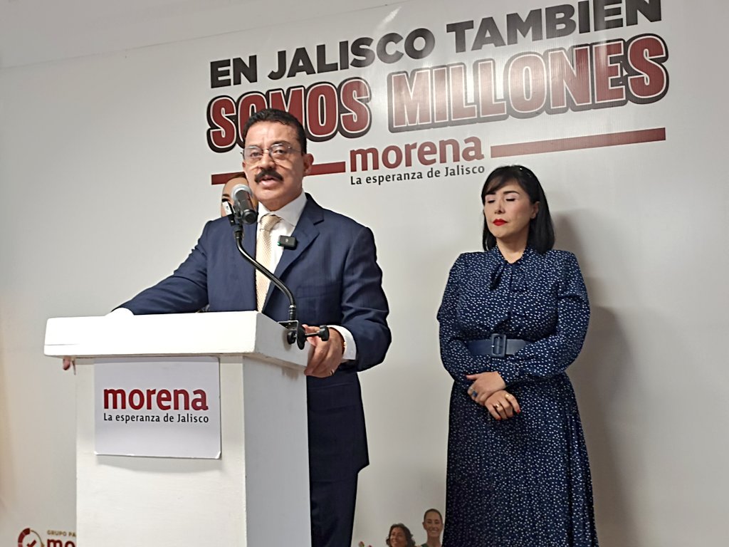 NadiaMadrigal's tweet photo. Más del 16 % de la #ZMG ha padecido una extorsión desde 'cuotas' obligatorias al municipio hasta digitales que terminan arruinando vidas dijo el Senador @DrCarlosLomeli agregó que presentó una reforma para que las #Fiscalias actúen por oficio para proteger a las víctimas. https://t.co/9qJTTqw6OQ