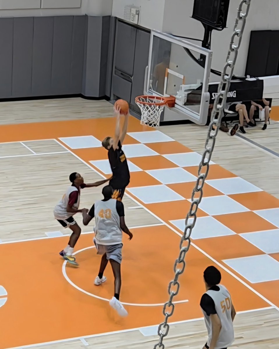 Had a great time at the Tennessee Intense Skills camp! Thank you <a href="/RickBarnesUT/">Rick Barnes</a>, <a href="/CoachBLentz/">Bryan Lentz</a>, and all of the staff and players for an awesome experience!