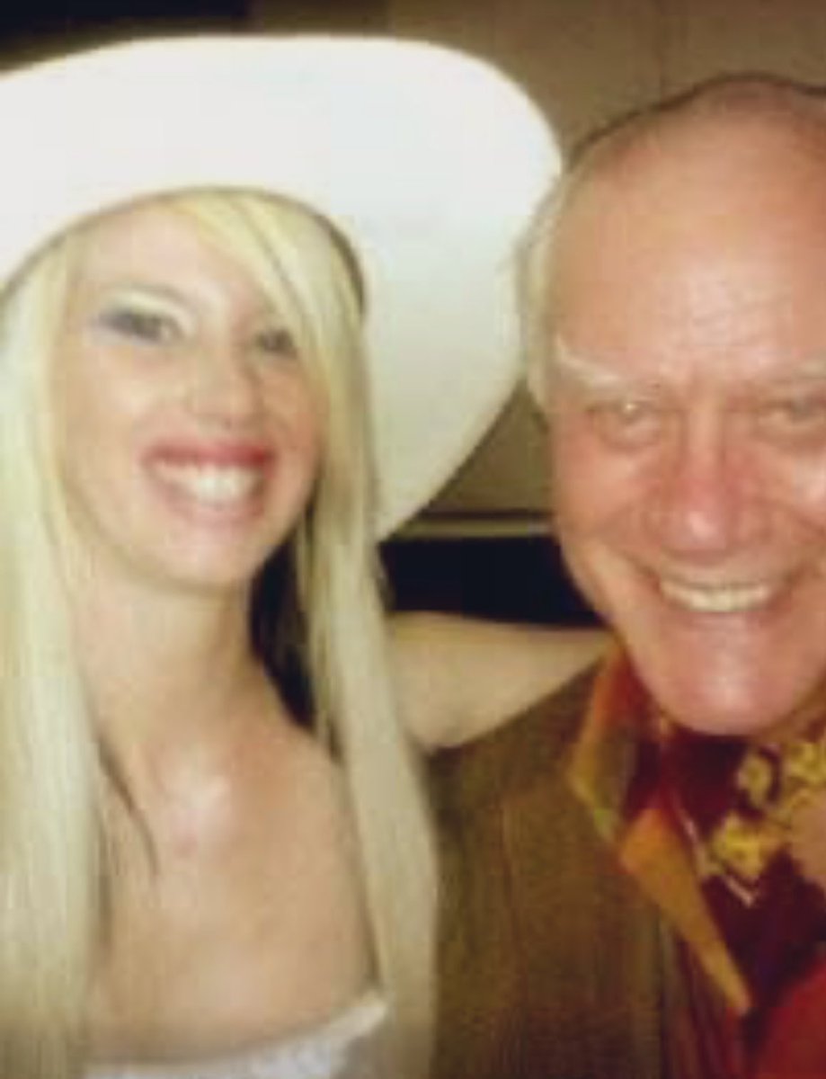 DesP973589's tweet photo. @its_The_Dr That is a knock off show— I got to hang out also wear THE REAL OG’s cowboy hat one evening back in 2013 #RealDallas #JREWING #Legit https://t.co/gge6a3YIbz