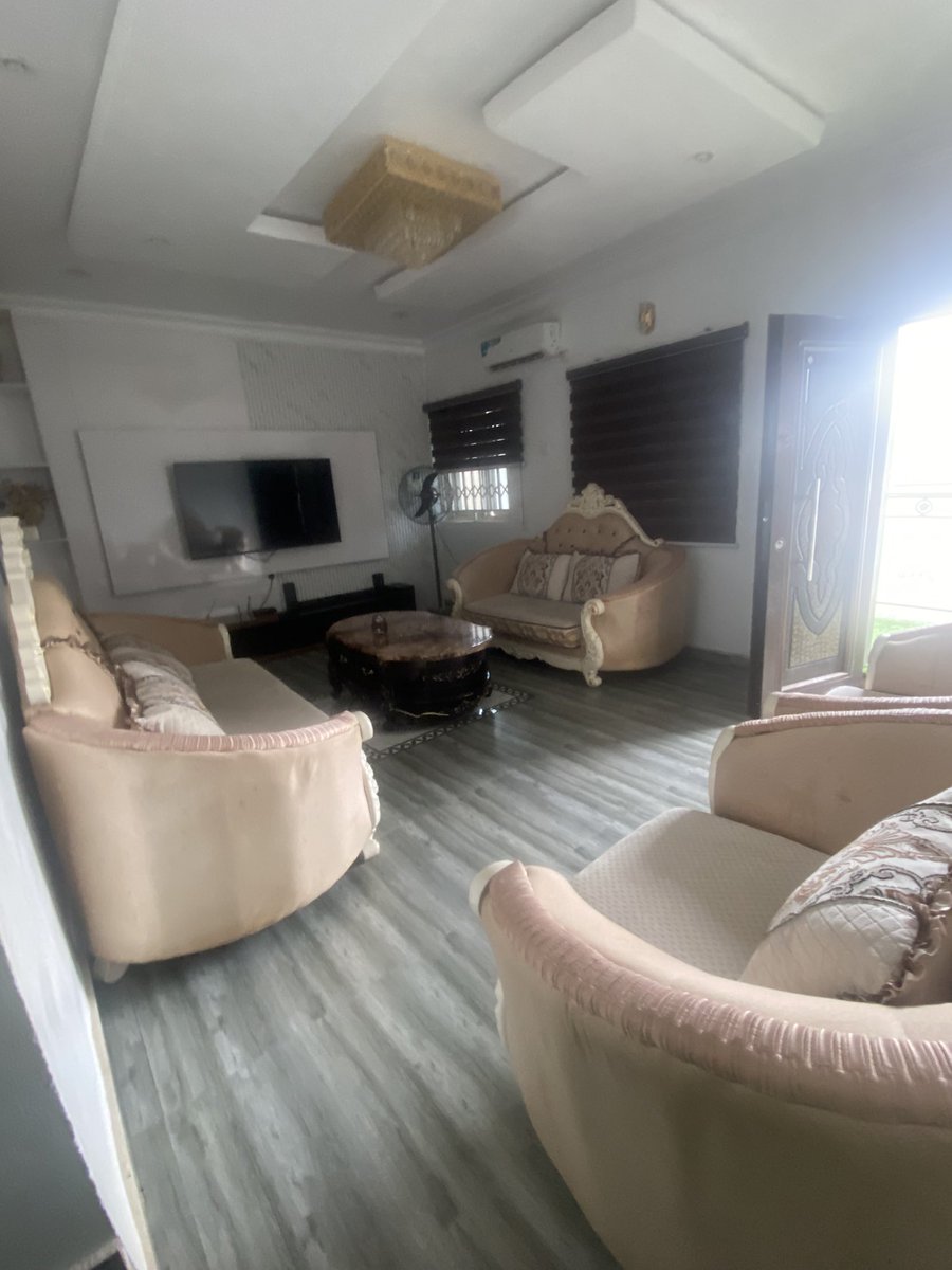 IYIOLAOLAMIDE9's tweet photo. Completely 3&amp;2 bedroom apartment with full tired with pop with kitchen with wardrobe with water heater with CCTV camera With faced &amp;Gated 

Located @ Oroki estate extension  at Agunbelwo Area 

PRICE #45M https://t.co/uuseWaoUpM