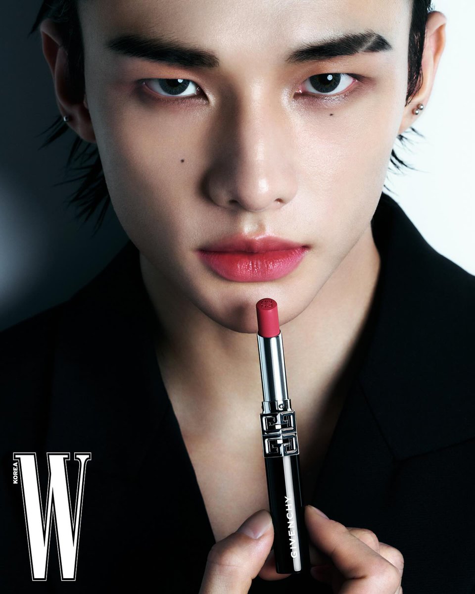 hyunjin pics tweet media