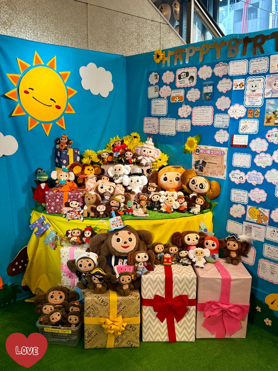 大チェブちゃ〜ん💕
待ってたよ〜＼(^o^)／

みなさんのお家のチェブちゃん達との大集合写真📸
圧巻です❣️🫢

#2025チェブラーシカお誕生日
#久月さんありがとう
#幸せ空間💖