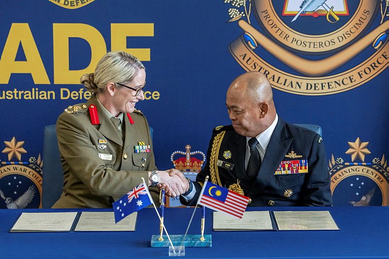 ADC_Australia's tweet image. Last week, the Australian Defence College &amp;amp; @puspahanas signed an MoU to boost strategic studies &amp;amp; defence education exchanges. Strengthening ties, sharing knowledge, and developing our future leaders. 🇦🇺 🤝 🇲🇾 #ForTheFutureWeLearn @ADFinMalaysia