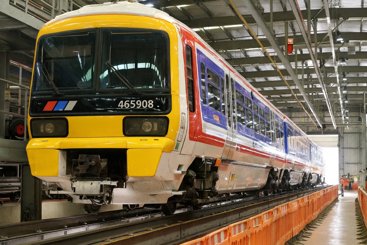 beeranddiesels's tweet image. Great chatting with @NSEFriends at the Ashford open day on 24/08/2025. They're planning to make a preservation attempt on 465908. Let's hope all goes well! #Networker #Class465