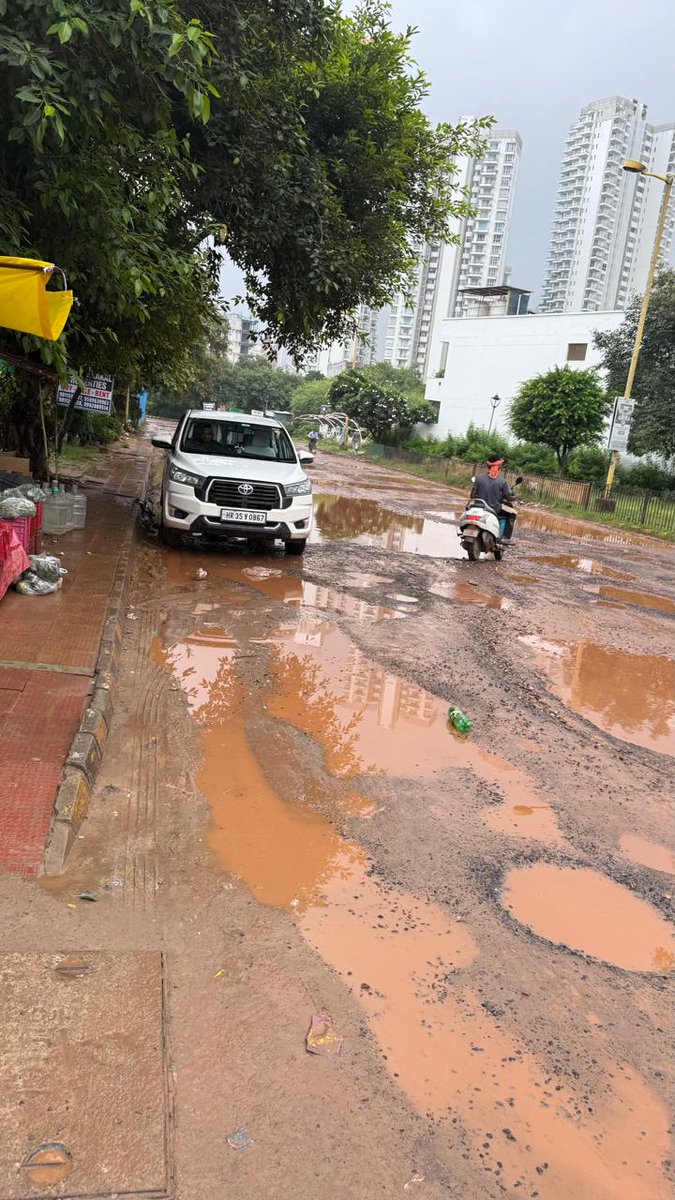 Dare to drive in one of the posh areas in millenium city  #MCG #Gurgaon <a href="/DC_Gurugram/">DC Gurugram</a> <a href="/OfficialGMDA/">GMDA</a>