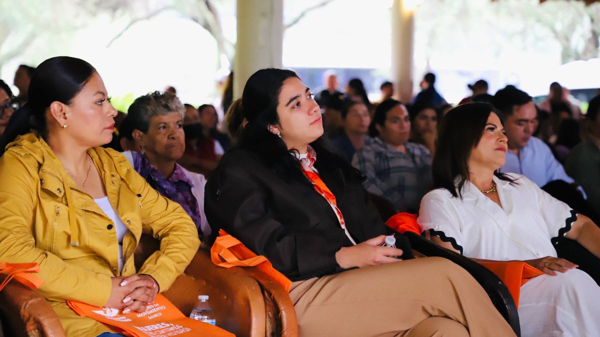 MovCiudadanoJal's tweet photo. En #ZacoalcoDeTorres, junto a nuestra delegada de @mujeresmov_jal, @lolislopezjara, compartimos un espacio de diálogo y formación con lideresas locales convencidas de que su participación fortalece la vida pública de Jalisco. https://t.co/ST1zB4vmiF