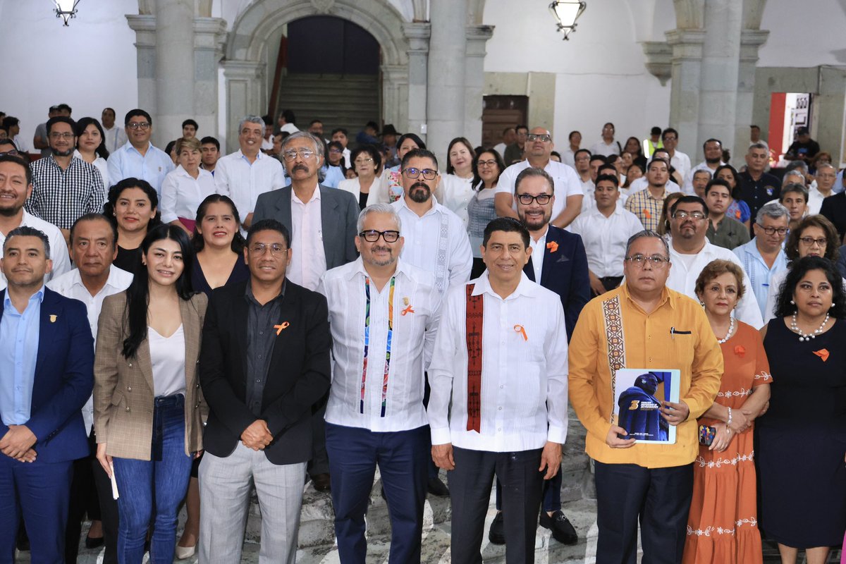 Asistimos al Tercer Informe de Actividades del Rector de la #UABJO, Cristian Carreño (<a href="/RectorCristian/">Rector Cristian Carreño</a>), donde destacó los avances y resultados en materia académica, investigación y cobertura educativa durante su gestión.

Reconozco su esfuerzo por hacer de nuestra Máxima Casa de