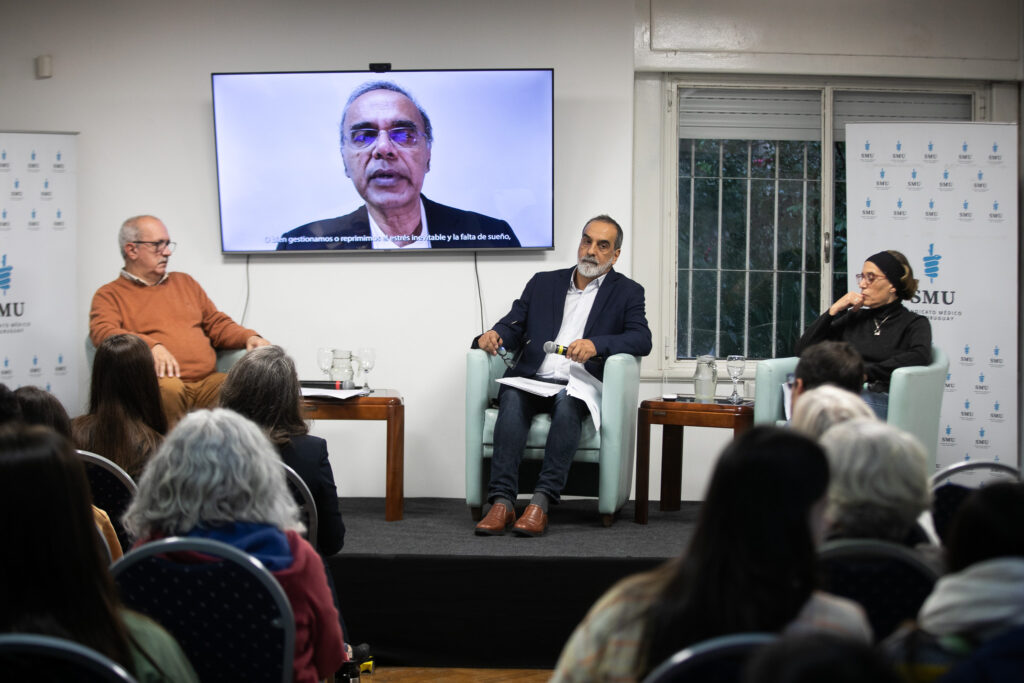 As part of #WorldHumanitarianDay, <a href="/smuruguay/">Sindicato Médico del Uruguay (SMU)</a> held a discussion "Under fire: health teams as a target in armed conflicts". <a href="/ashok_philip/">Ashok Philip</a>, <a href="/medwma/">World Medical Association</a> President, participated as well as <a href="/TheBMA/">The BMA</a> and <a href="/MSF/">MSF International</a>. See more in 🇪🇸
x.com/smuruguay/stat…  #NotATarget  #HealthcareInDanger