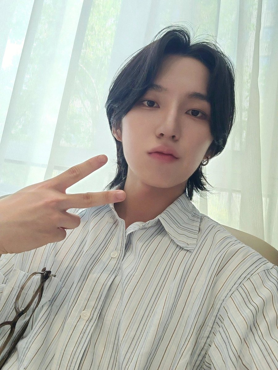 NOMAD_is_here's tweet photo. [#리버]
날씨가 좋네 ✌️

#NOMAD #노매드 
#RIVR #리버 https://t.co/Tp6i7F59gk