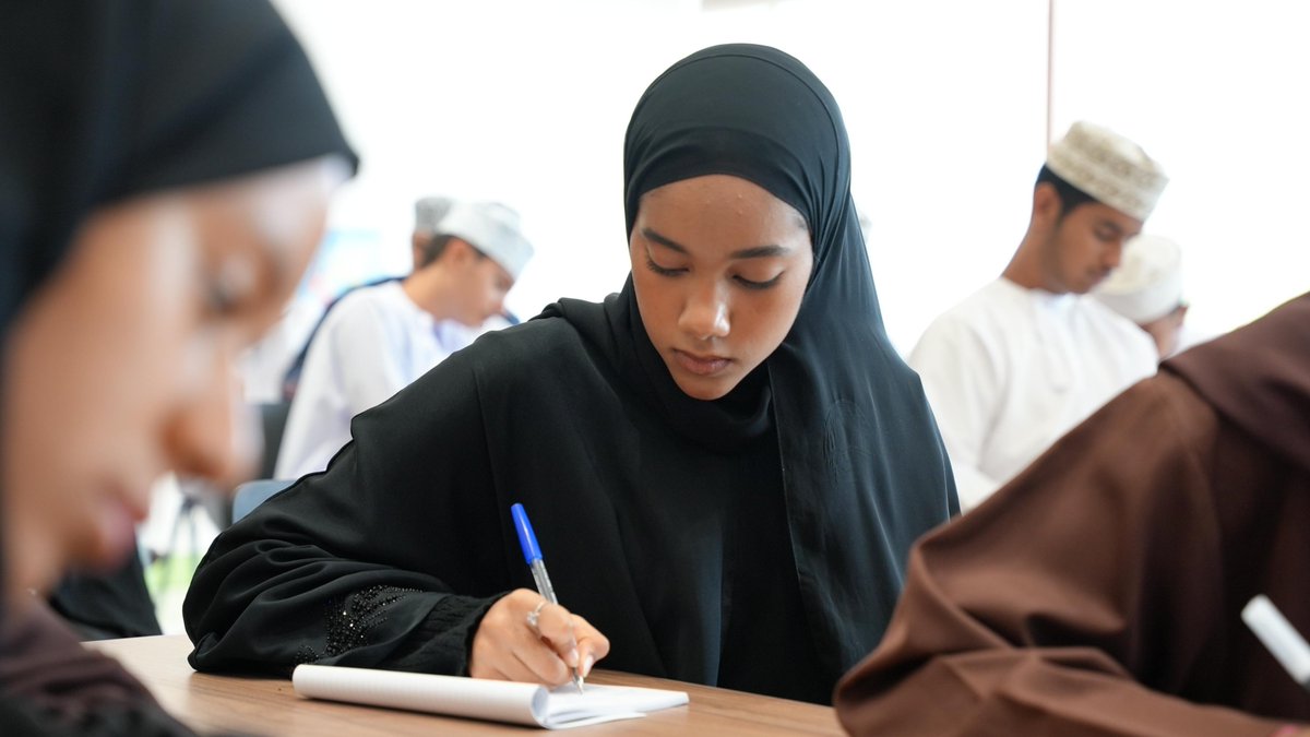 بالتعاون مع وزارة التربية والتعليم، وبدعم من هيئة تنمية المؤسسات الصغيرة والمتوسطة، ينفذ مركز الشباب برنامج "مستقل" لفئة الناشئة بنسخته (1)لطلبة الصفوف (10–12) بمدارس #تعليمية_الداخلية خلال الفترة25-27 أغسطس الجاري، بمتحف عمان عبر الزمان بهدف تعزيز ثقافة ريادة الأعمال لدى الطلبة.