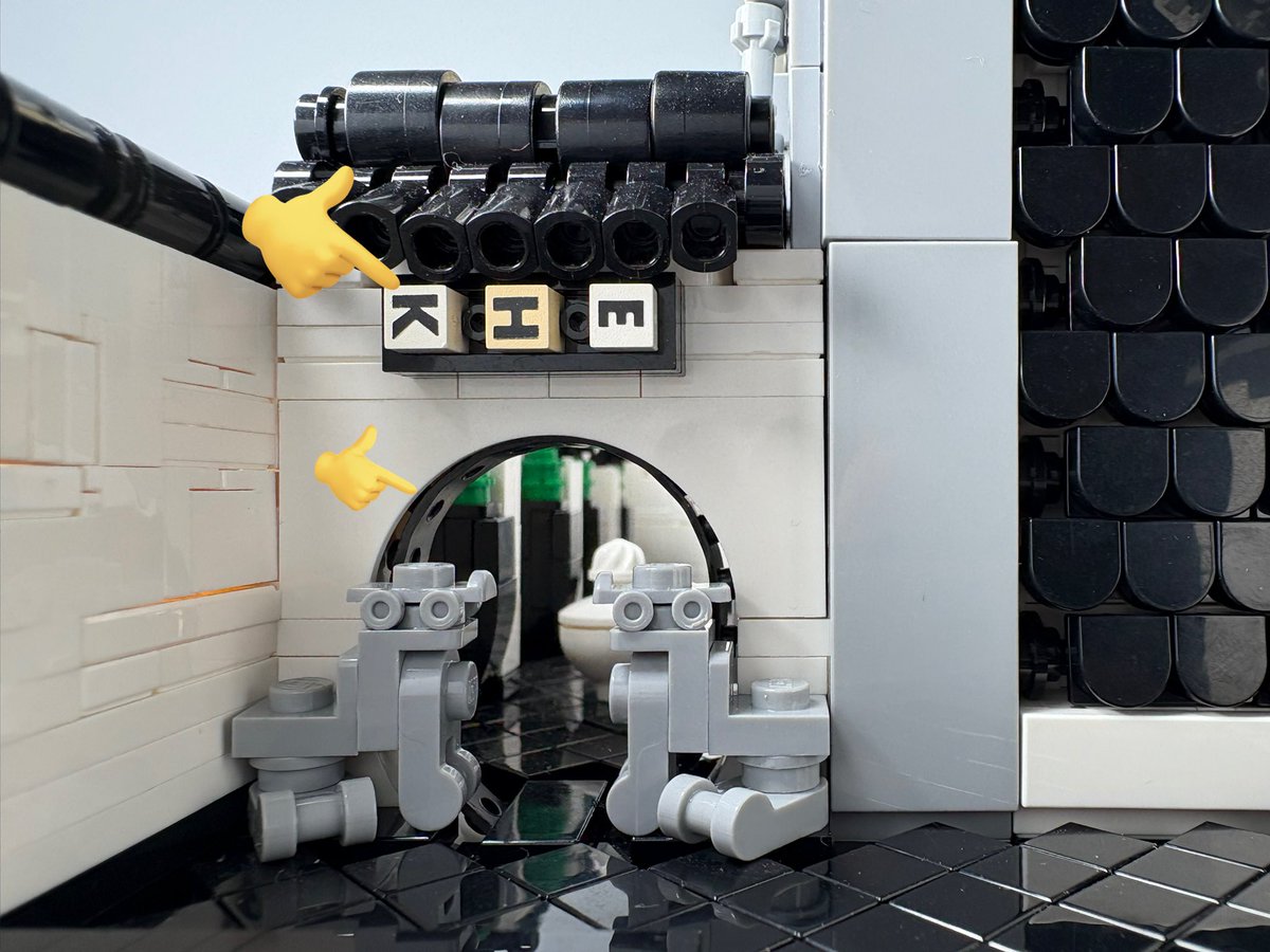 pannoda1's tweet image. modulex考察
・アルファベットプリントを横に倒し漢字っぽく
・アーチの裏側に黒色の柔らかい基礎板を切断してはめ込んだ。modulexの基礎板はカットして使うらしいので個人的にはアリです
#LEGO #modulex