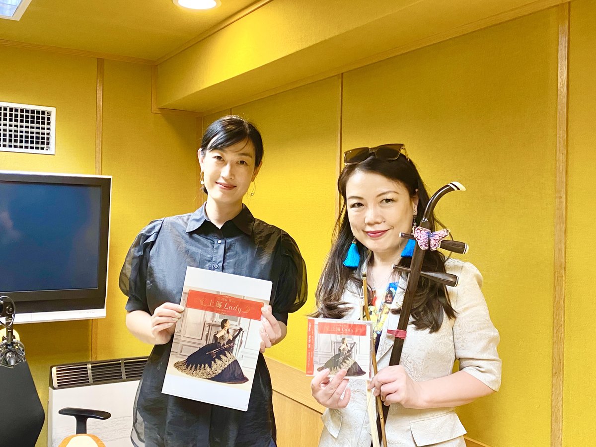 earth_colors_c's tweet image. #CEC765
今週はDJ李佳です！

🌎今夜はゲストが登場🌎

  上海出身で二胡奏者の
            #ウェイウェイウー さん
                           （@WeiWei_Wuu）

7月に20枚目となるNewAlbum💿
『上海Lady-Wei Wei ISM-』をリリース
9月3日にBillboard Live OSAKAでライブも！
お聴き逃しなく～！😍