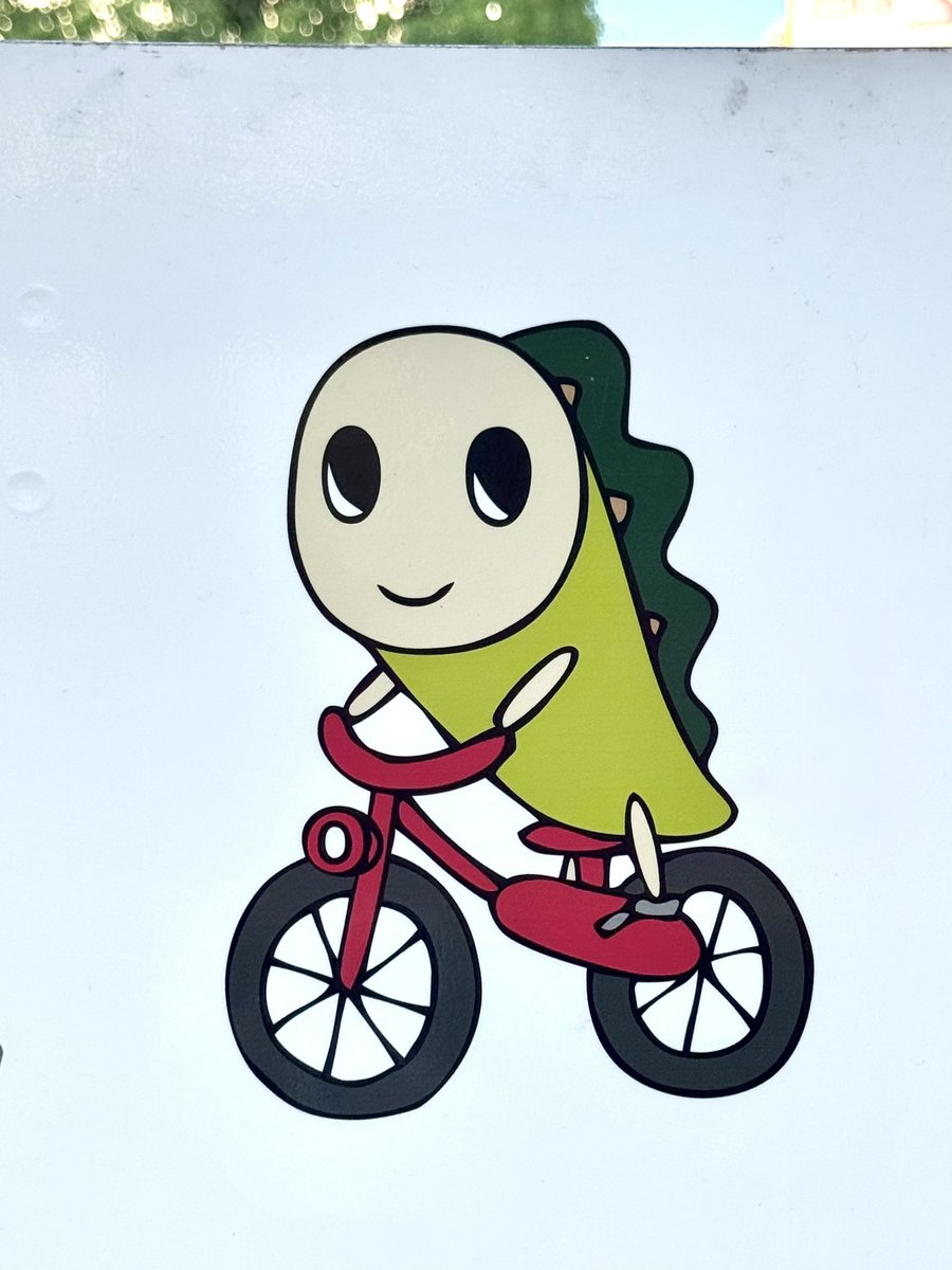 なみすけ、自転車よかったね✌️ 乗りにくくてかわいそう（左）と思っ