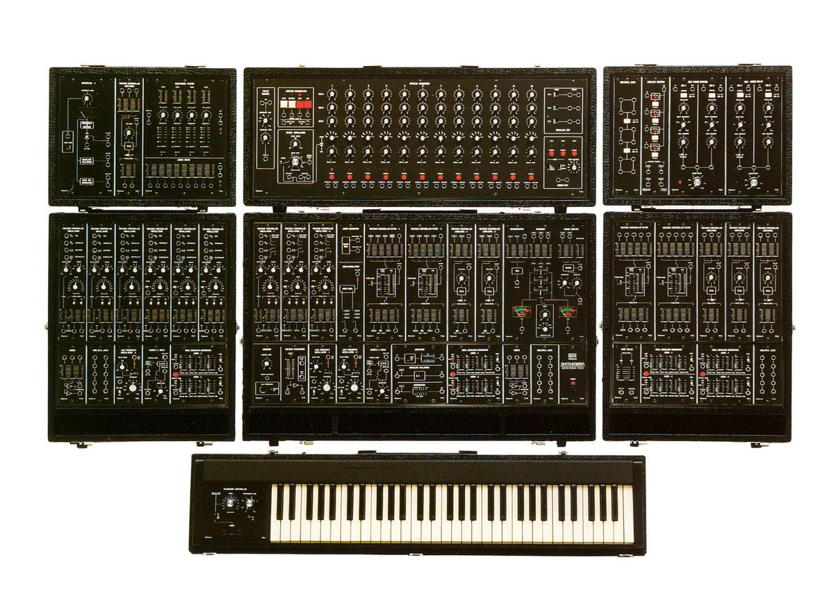 NHK『ドキュメント20min.』にて、1976年にローランドが発売したシンセサイザー「SYSTEM-700」を取り上げていただきました。
国産初の大型システム・シンセサイザーである本製品を、DTMユニット・パソコン音楽クラブのお二人が奏でます。

8/31(日) 23:45〜 NHK総合にて放送予定！
ぜひご覧ください！