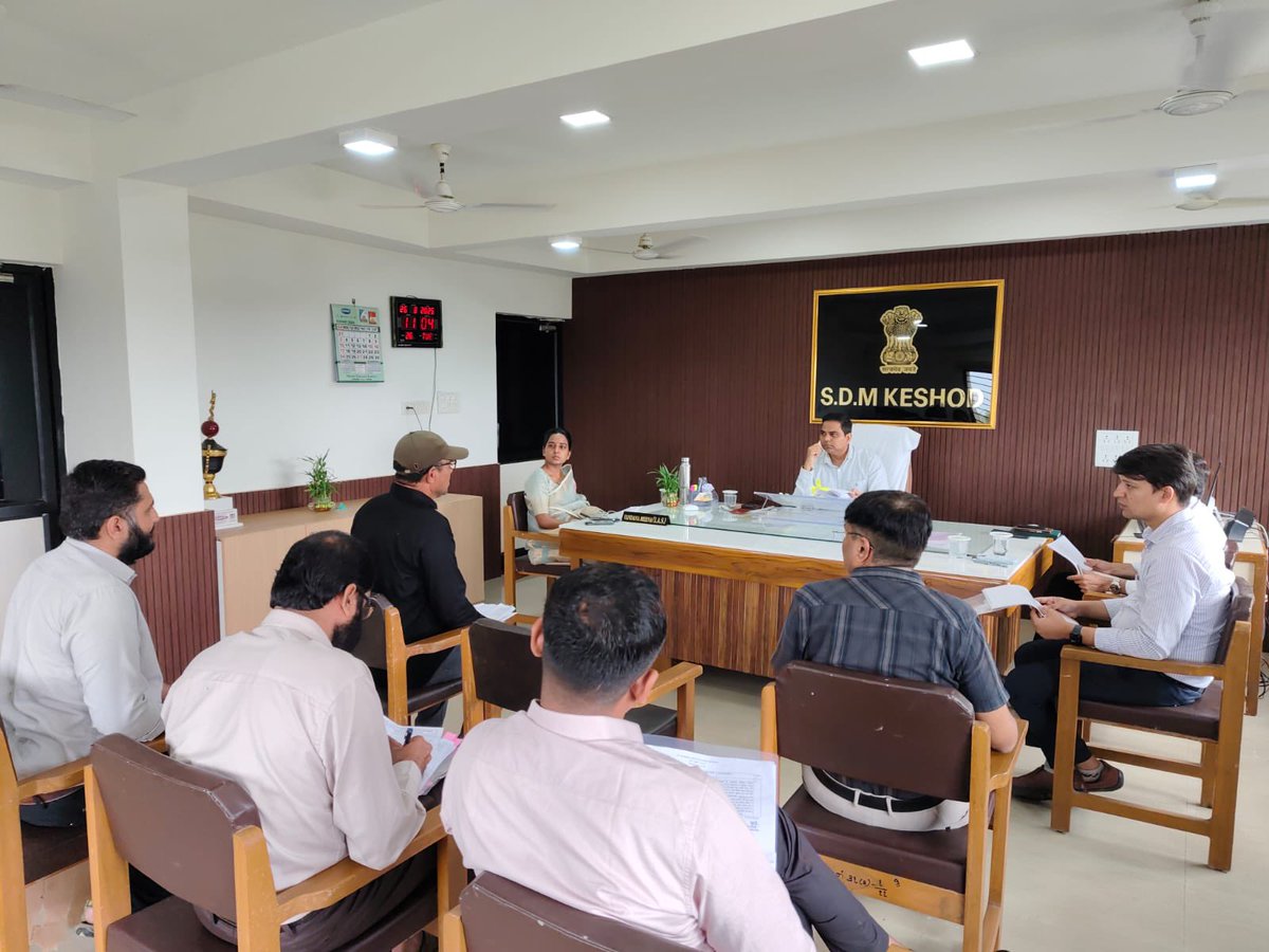 આજરોજ કેશોદ તાલુકા ખાતે યોજાયેલ "તાલુકા સ્વાગત" કાર્યક્રમમાં હાજરી આપી.
તાલુકા સ્વાગતમાં રજૂ થયેલા 12 પ્રશ્નો અન્વયે સંલગ્ન અધિકારીશ્રીઓ સાથે ચર્ચા કરી તમામ પ્રશ્નોના યોગ્ય નિકાલ કરવામાં આવ્યા.

<a href="/CMOGuj/">CMO Gujarat</a> <a href="/RaghavjiPatel/">Raghavji Patel</a> <a href="/JayantiRavi/">Jayanti Ravi</a> <a href="/revenuegujarat/">Revenue Dep. Gujarat</a> <a href="/InfoGujarat/">Gujarat Information</a> <a href="/InfoJunagadhGoG/">Info Junagadh GoG</a>