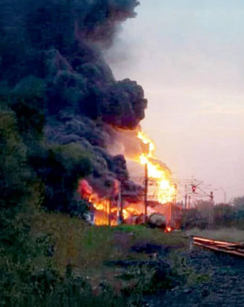 Ukrajina podle agentury Reuters zničila už 17 % ruských výrobních kapacit na rafinování ropy. Tento měsíc byly zasaženy velké závody v Rjazani, Volgogradu, Samaře a Usť-Luze. Na některých místech Ruska je kritický nedostatek benzínu. Máme radost! 🫡