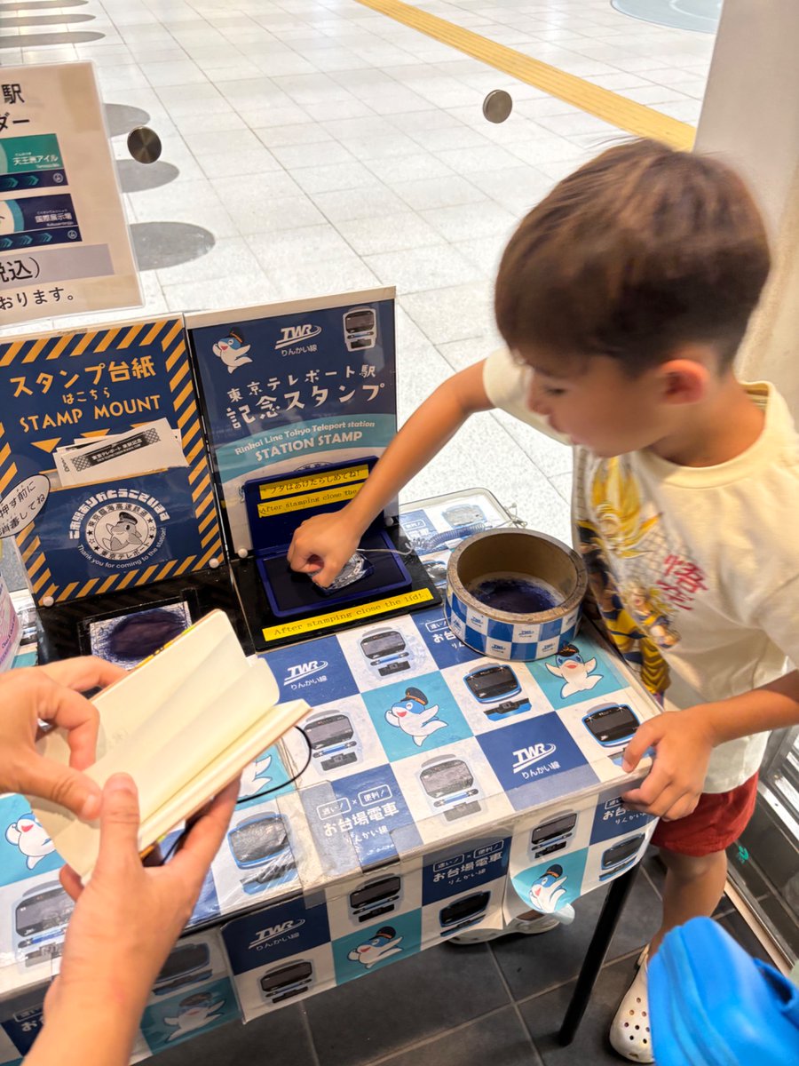 Two train stamp games, unfolding simultaneously across Tokyo subway systems… #Mindblowing But if this dude who is literally slamming his stamper down 10 times on each page doesn’t get out of our way we are going to #ragequit this station so help me