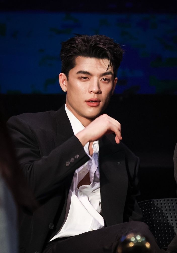 Alpha404_'s tweet image. Back in the track. Tell me how's your day.