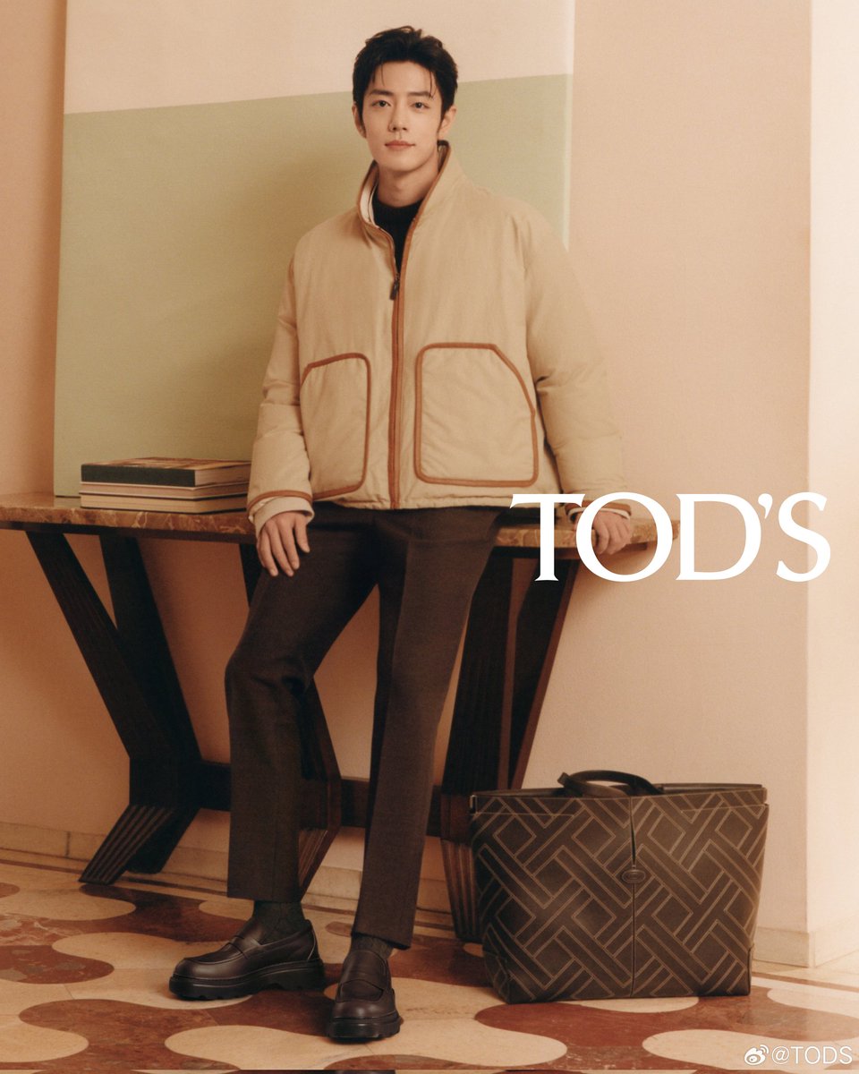 【250826 Photo】

#XiaoZhan1005NewsPort
#XiaoZhan #肖战

TOD'S Weibo updated:

The TOD'S 2025 Autumn/Winter campaign film has just been released, featuring global brand ambassador Xiao Zhan bringing to life the "Italian Stories" Milan chapter.