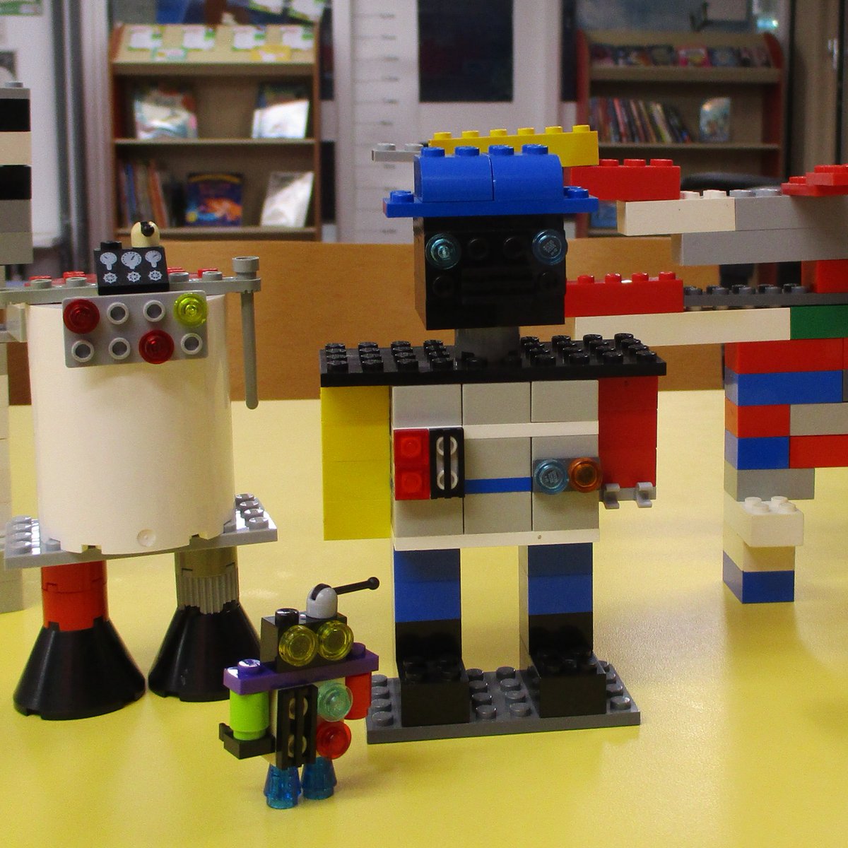 LancsLibraries's tweet image. A big thank you to all the children and parents who attended #CarnforthLibrary  and #LongtonLibrary for our #LancsReadingHeroes events and made some amazing robots.