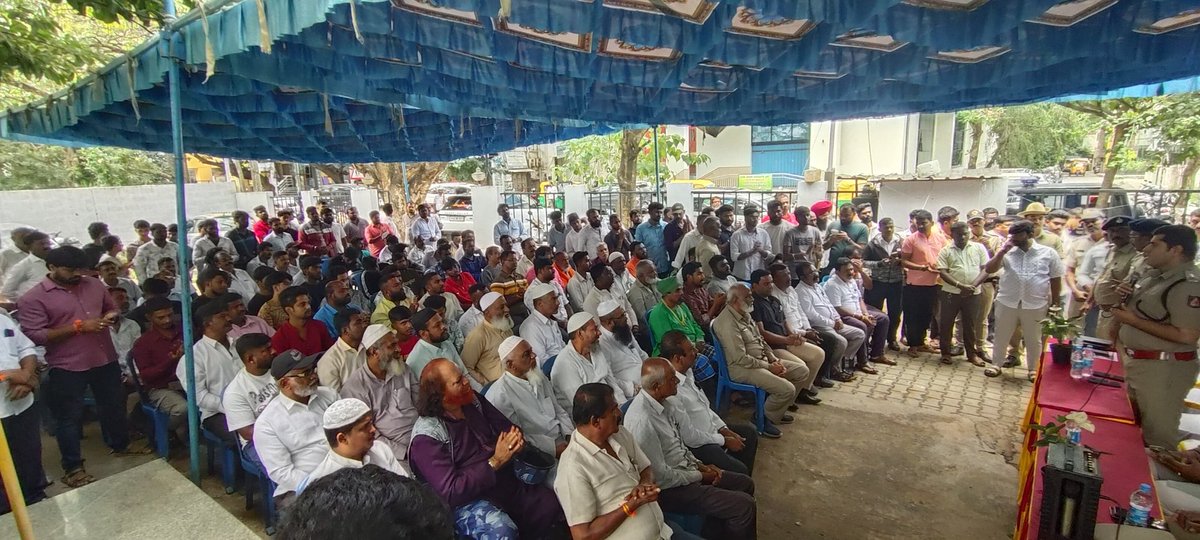 ಇಂದು ಯಲಹಂಕ ಉಪನಗರ ಪೊಲೀಸ್ ಠಾಣೆಯಲ್ಲಿ ಶಾಂತಿ ಸಭೆ ಏರ್ಪಡಿಸಿ ಸಾರ್ವಜನಿಕರು ಮತ್ತು ಪೊಲೀಸ್ ಅಧಿಕಾರಿಗಳ ಸಭೆ ನಡೆಸಲಾಯಿತು ಗಣೇಶ ಹಾಗೂ ಈದ್ ಮಿಲಾದ್ ಹಬ್ಬಗಳ ಪ್ರಯುಕ್ತ ಪೊಲೀಸ್ ಬಂದೋಬಸ್ತ್ ವ್ಯವಸ್ಥೆ ಬಗ್ಗೆ ಪರಿಶೀಲಿಸಿ,ಮುಂಜಾಗೃತಾ ಕ್ರಮಗಳ ಬಗ್ಗೆ ಸೂಕ್ತ ಸೂಚನೆಗಳನ್ನು ನೀಡಲಾಯಿತು...#Ganeshotsav2025