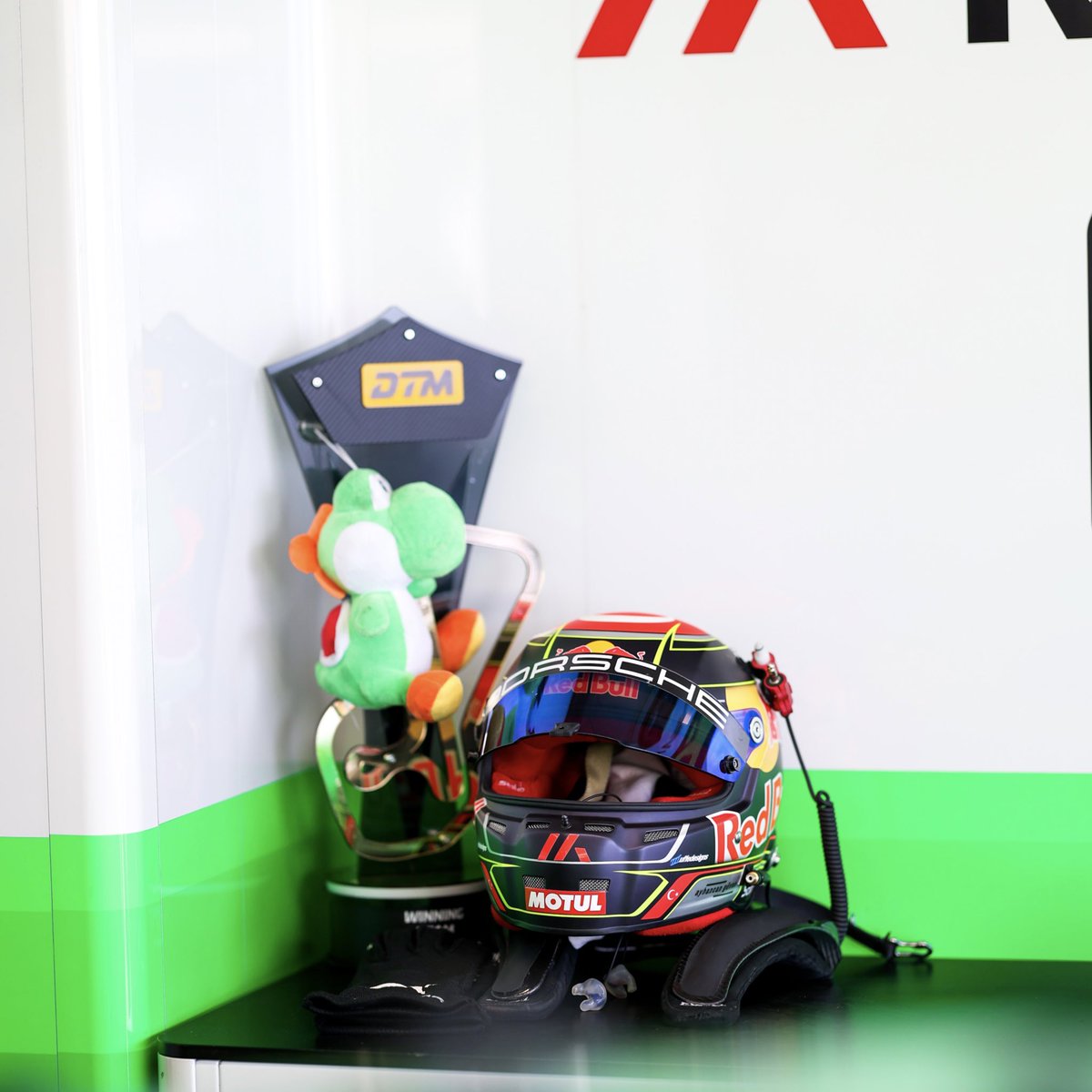 Sachsenring’de iki galibiyet ve bu sezonki dördüncü DTM zaferi… inanılmaz! 🏆🤯