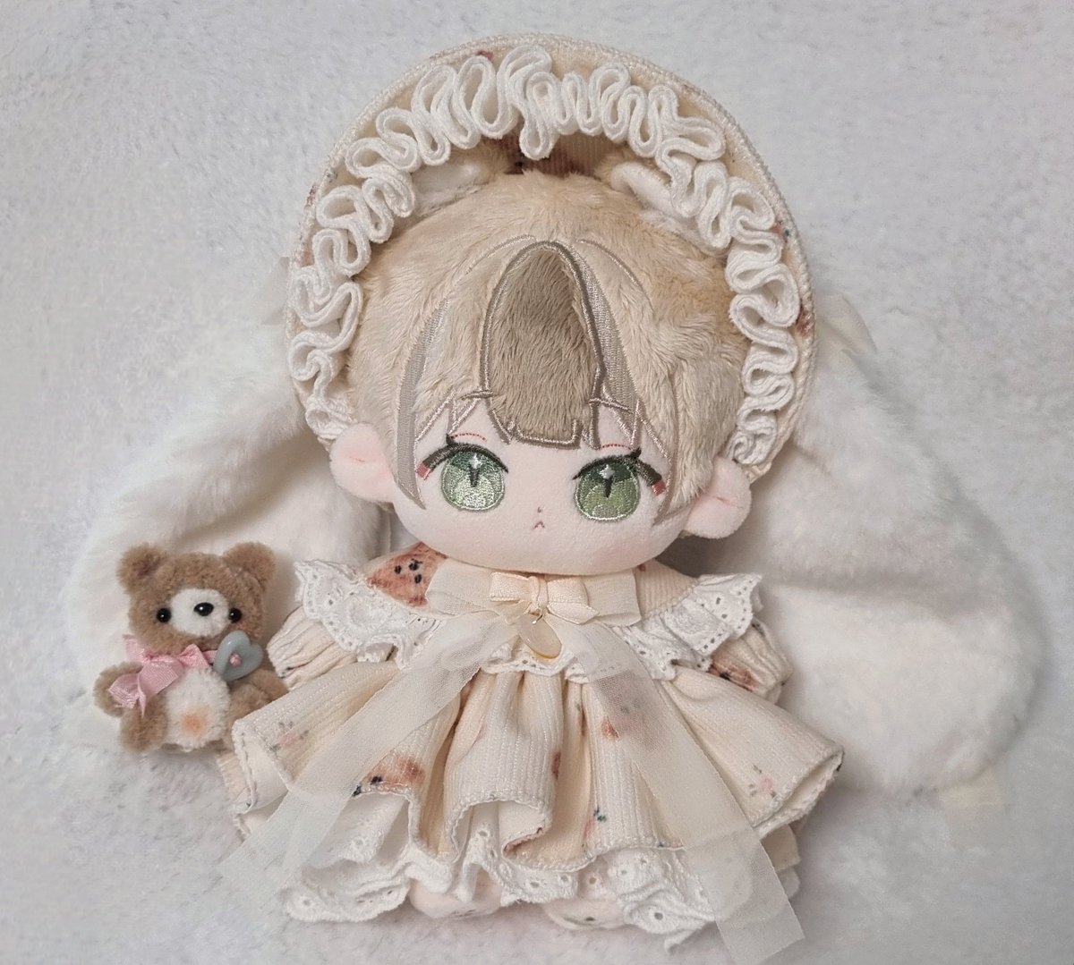 쏘뀨띠뾰로통아기고양이가 오다
입혀주려던 옷장이 잘 어울려서 햅삐
#무속성_묘나카