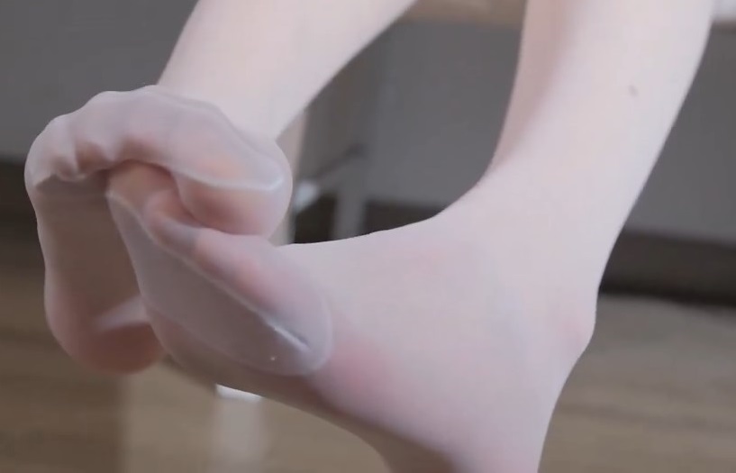 累了( ◡‿◡ ) 需要脚和脚趾按摩。Tired ( ◡‿◡ ) need a foot and toe message.