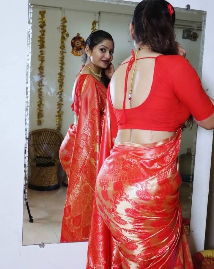 UrbanKingX89's tweet photo. तेरी अदाओं का जलवा सबको क़ैद कर देता है,
तेरी नज़रों का नशा होश छीन लेता है,
तू सिर्फ़ एक लड़की नहीं, एक ख्वाब है,
जो हर दिल में अरमान जगा देता है।
#HusnKiMaalika #BeautifulQueen #KhoobsuratWomen #AttitudeStyle https://t.co/ZO5O5Cts2s