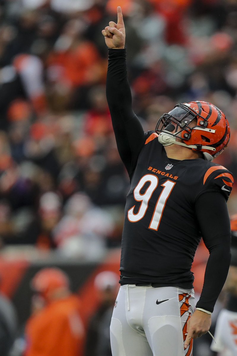 Bengals ve Trey Hendrickson bir yıl için 14 milyon dolar zam konusunda anlaşmaya vararak 2025 sözleşmesini 30 milyon dolara yükseltti.