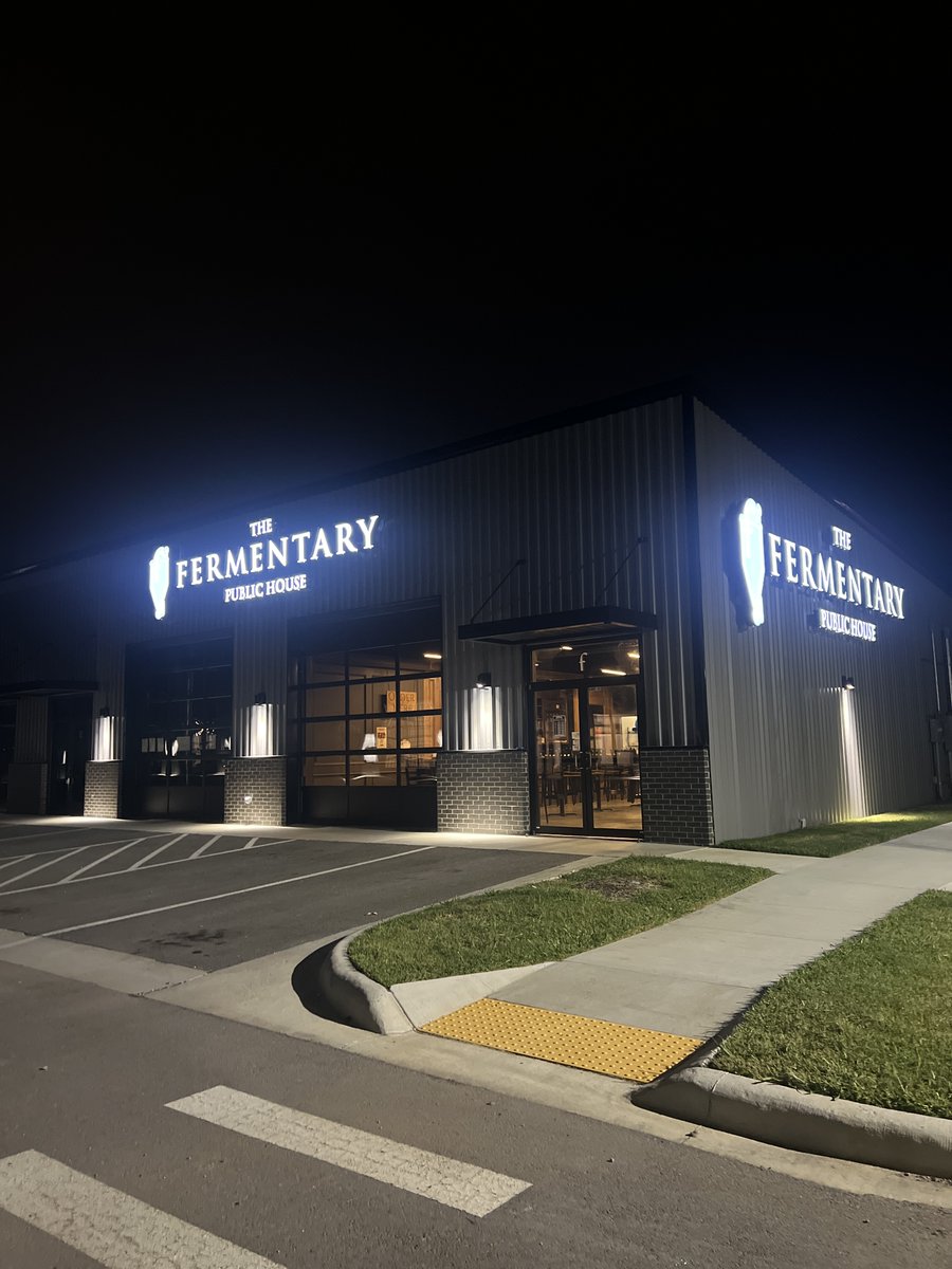 FermentaryPub's tweet image. When the lights come on, so do the good times! Who&apos;s thirsty?! Come on in!
Tues-Thurs | 11am-10pm
Fri-Sat | 11am-11pm
Sun | 9am-2pm
#thefermentaryph #glowwiththeflow #pourdecisions