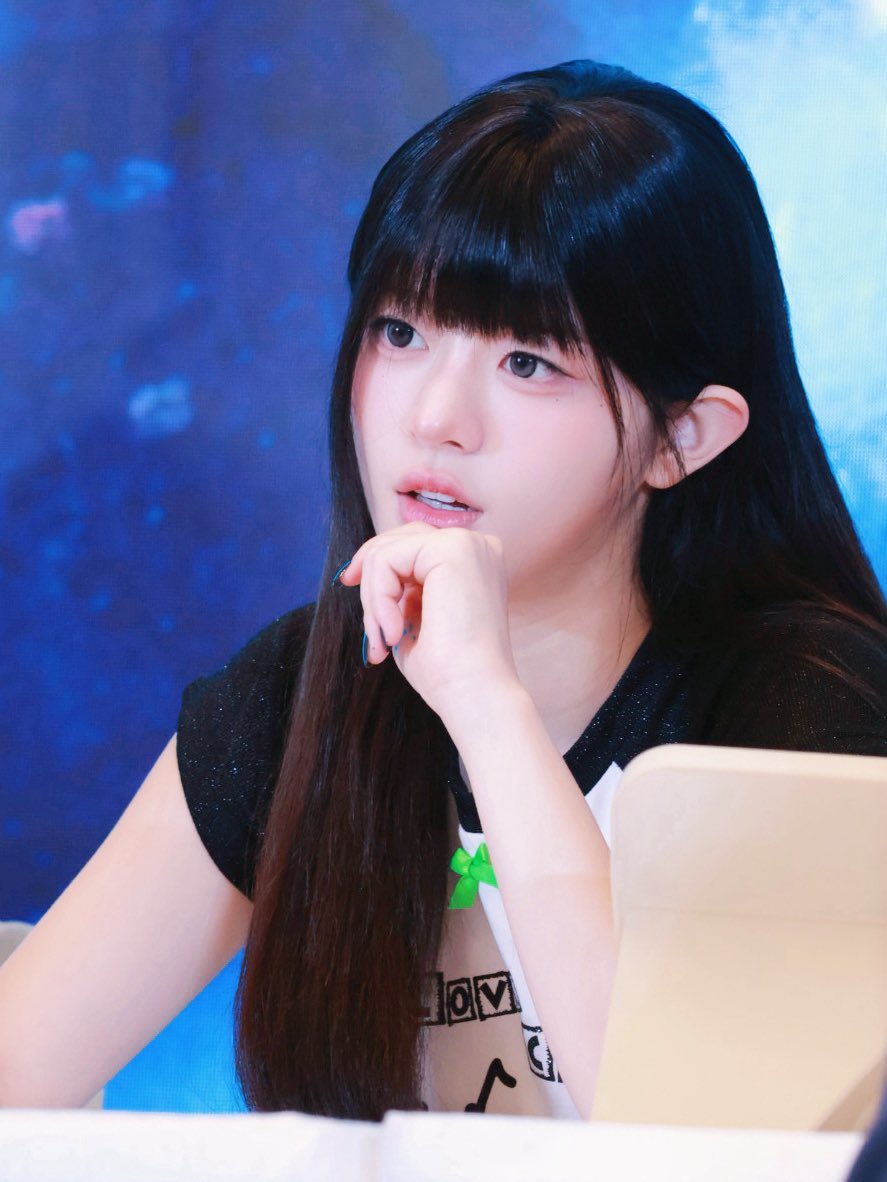 250824 🥟

#아일릿 #ILLIT #민주 #MINJU