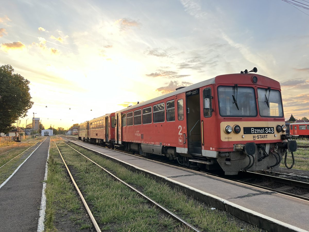 rysanek_david's tweet photo. Dobré ráno z… Balassagyarmatu 😀
Dnešek bude už o pozvolném návratu domů. Slovensko mám projeté prakticky celé, ale chybí mi jedna velmi důležitá trať a tam se musíme dostat a projet ji 🙂
Kdo nechcete o nic přijít dejte si záložku 🙂 https://t.co/eLXVyol1uA