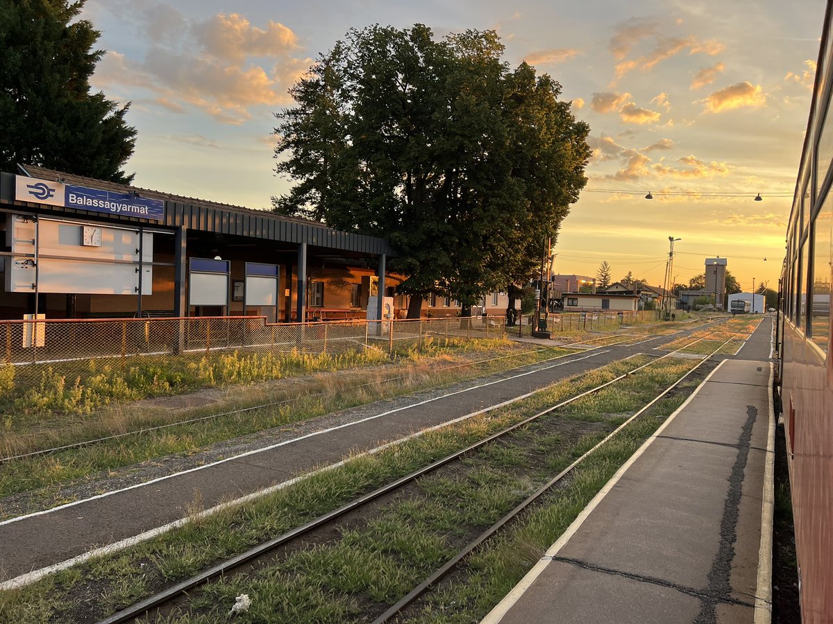 rysanek_david's tweet photo. Dobré ráno z… Balassagyarmatu 😀
Dnešek bude už o pozvolném návratu domů. Slovensko mám projeté prakticky celé, ale chybí mi jedna velmi důležitá trať a tam se musíme dostat a projet ji 🙂
Kdo nechcete o nic přijít dejte si záložku 🙂 https://t.co/eLXVyol1uA