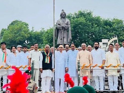bhati_narendra1's tweet photo. आप सभी को गुर्जर प्रतिहार सम्राट मिहिर भोज जी की जयंती की हार्दिक शुभकामनाएं। 
#NARENDRABHATIMLC 
#mihirbhoj 
#GurjarPartiharSamratMihirBhoj 
#GurjarSamratMihirbhoj https://t.co/0tNGTTJ8ok