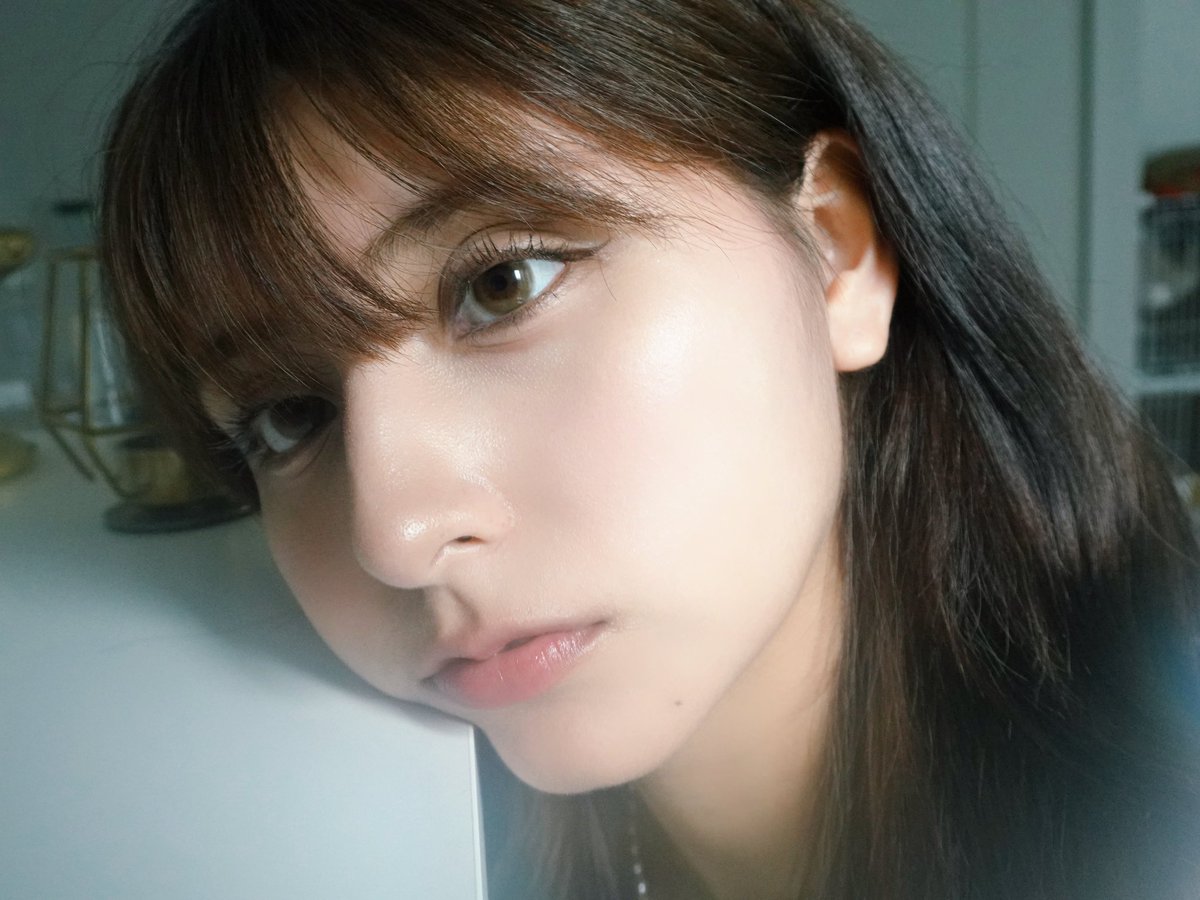 四女が後ろにいる笑笑