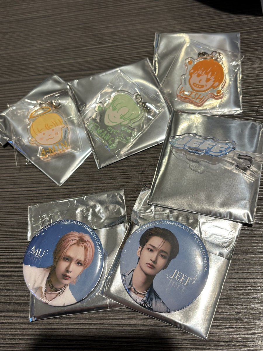 onew_mrn0525's tweet photo. #イペ #EPEX  イペグッズ交換

【譲】缶バッジ　JEFF、MU （ジェフ、ミュー）
         アクキー　WISH、YEWANG、AMIN
                           （ウィシ、イェワン、アミン）
          ヘアクリップ　JEFF（ジェフ）

【求】缶バッジ以外のミュー、ベクスン
　　MU、BAEKSEUNG、ヒョヌ https://t.co/QpnmUsaTNZ