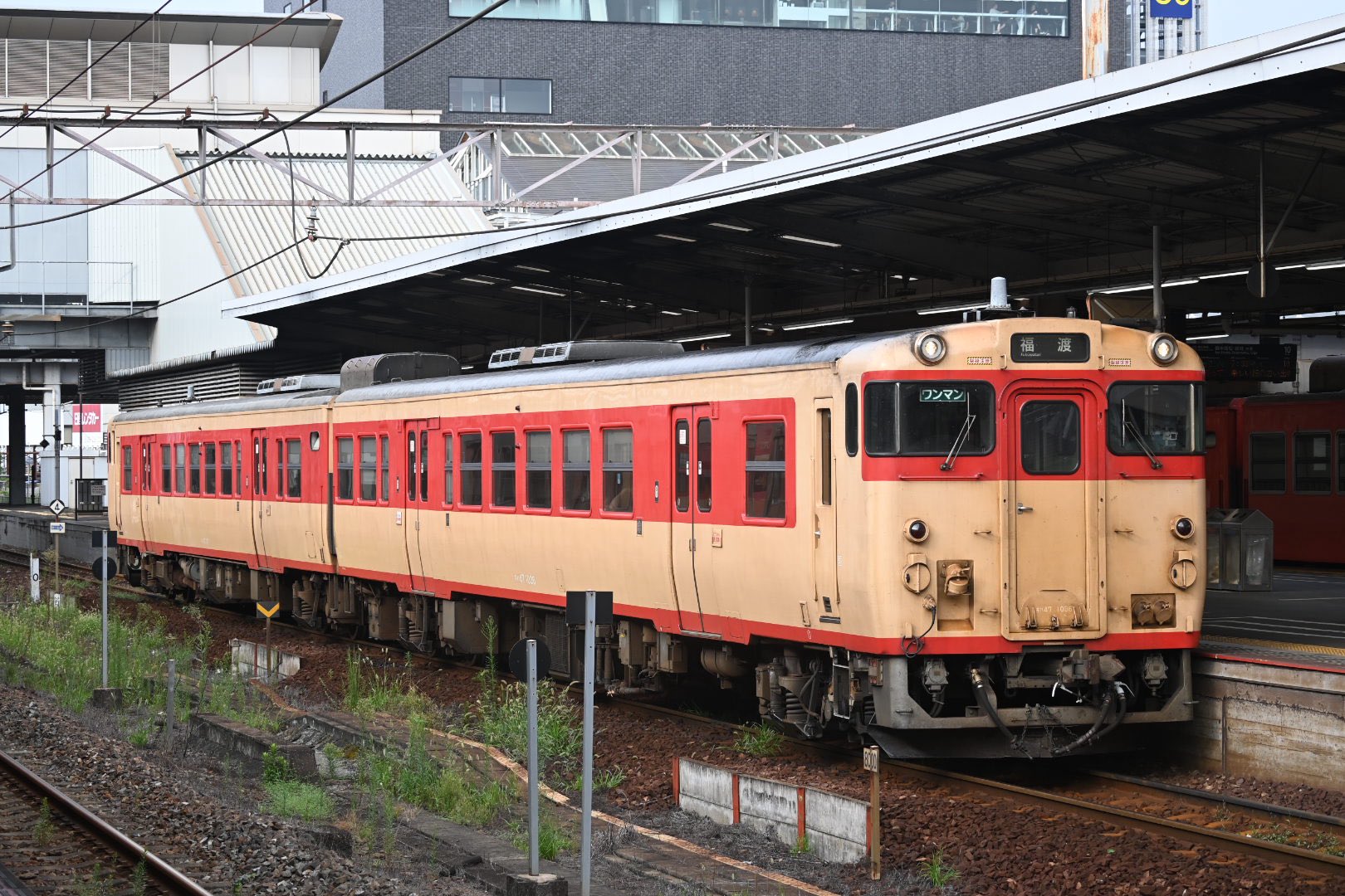 海岸線 ω・´) #トワイライトエクスプレス瑞風 近江塩津駅に刺客現る