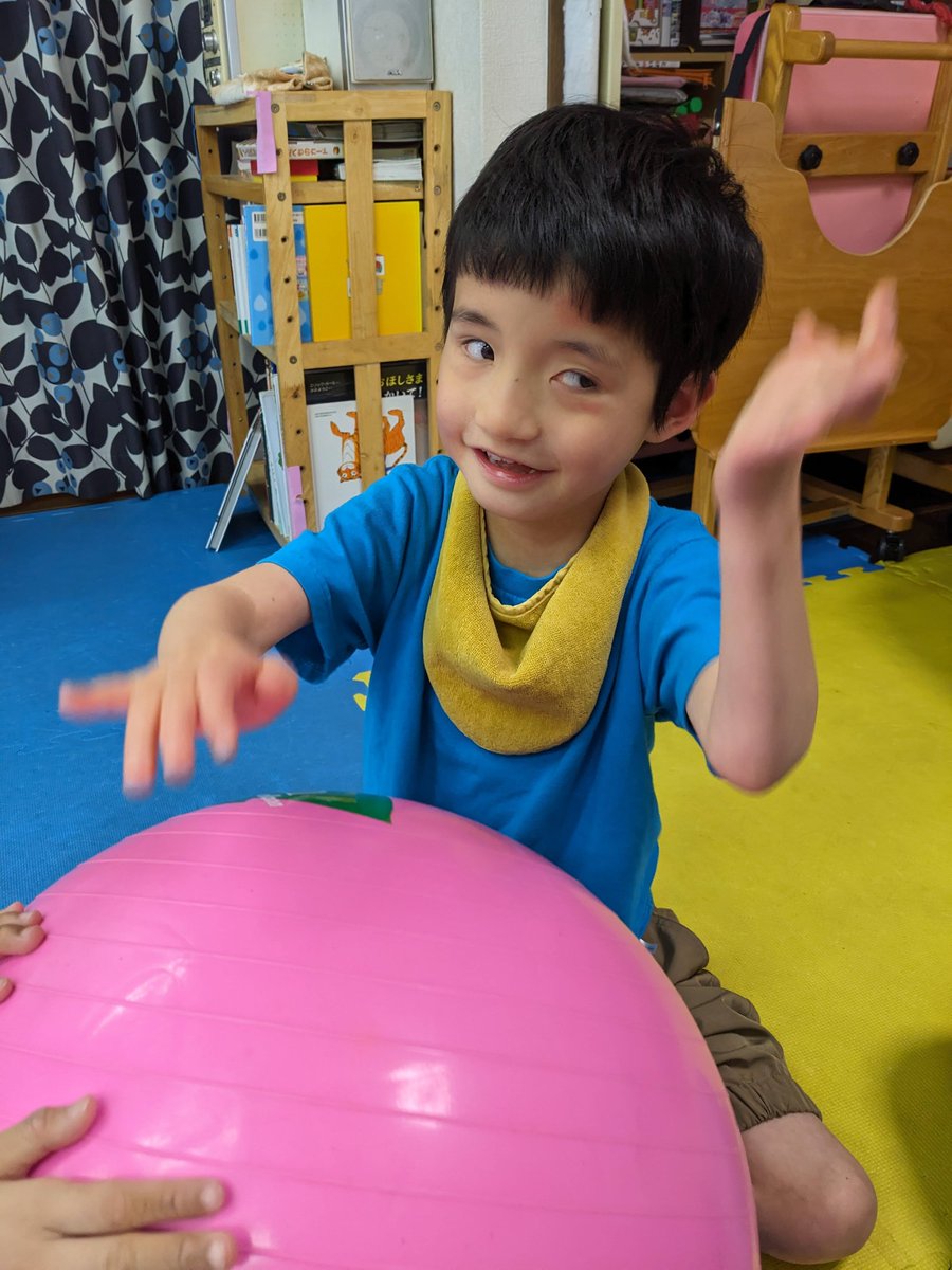 もうすぐ夏休みも終わりに近づいてきましたね…
楽しい思い出できたかな？フレンズでは夏祭り！水遊び！ボール遊び楽しいことたくさん!!
残りの夏休みも暑さに負けずあつ～く😊元気いっぱい
楽しみたいと思います🌻