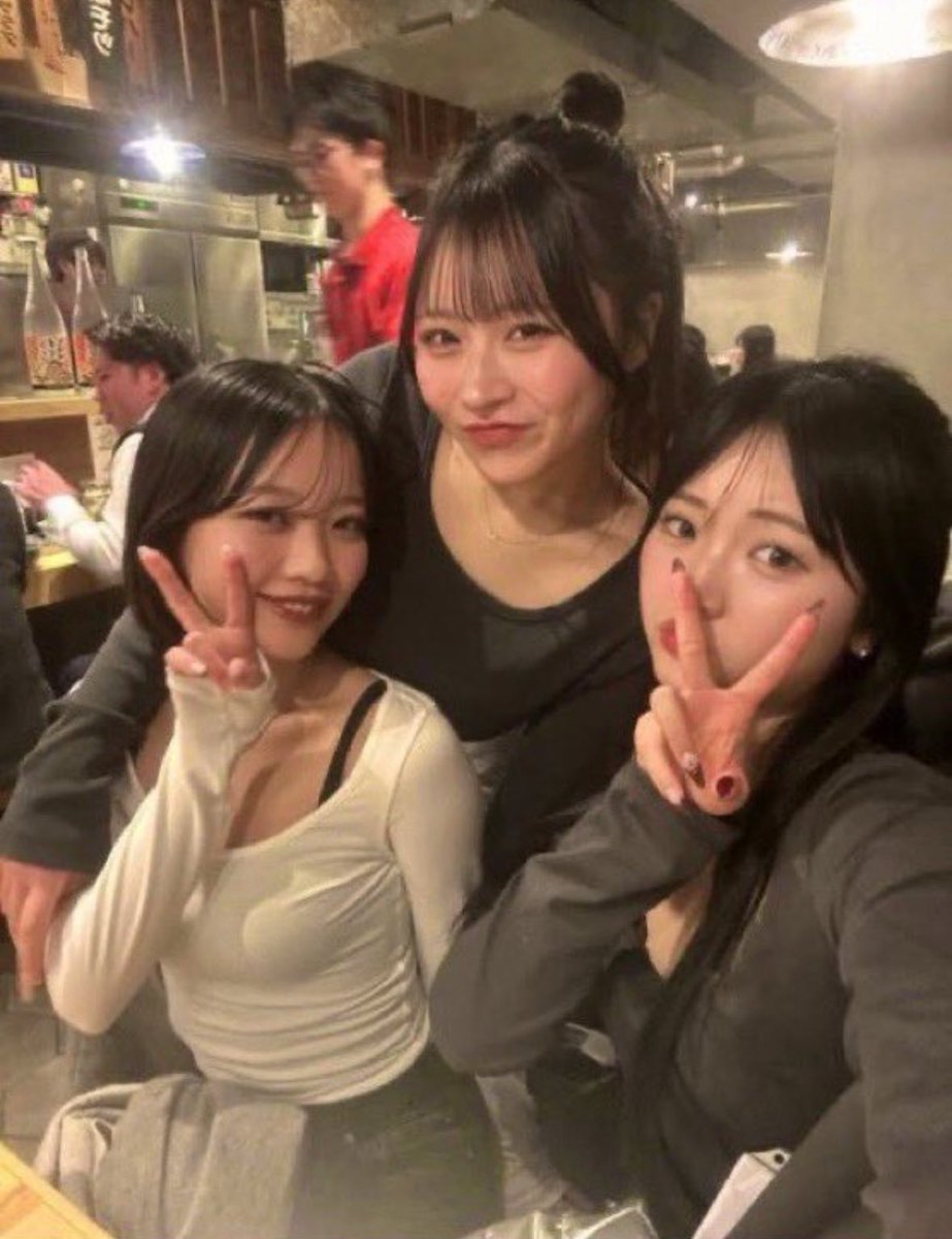 「はい」か「いいえ」で教えてください。

ニューハーフ3人のお誘い受けてくれますか？？？
