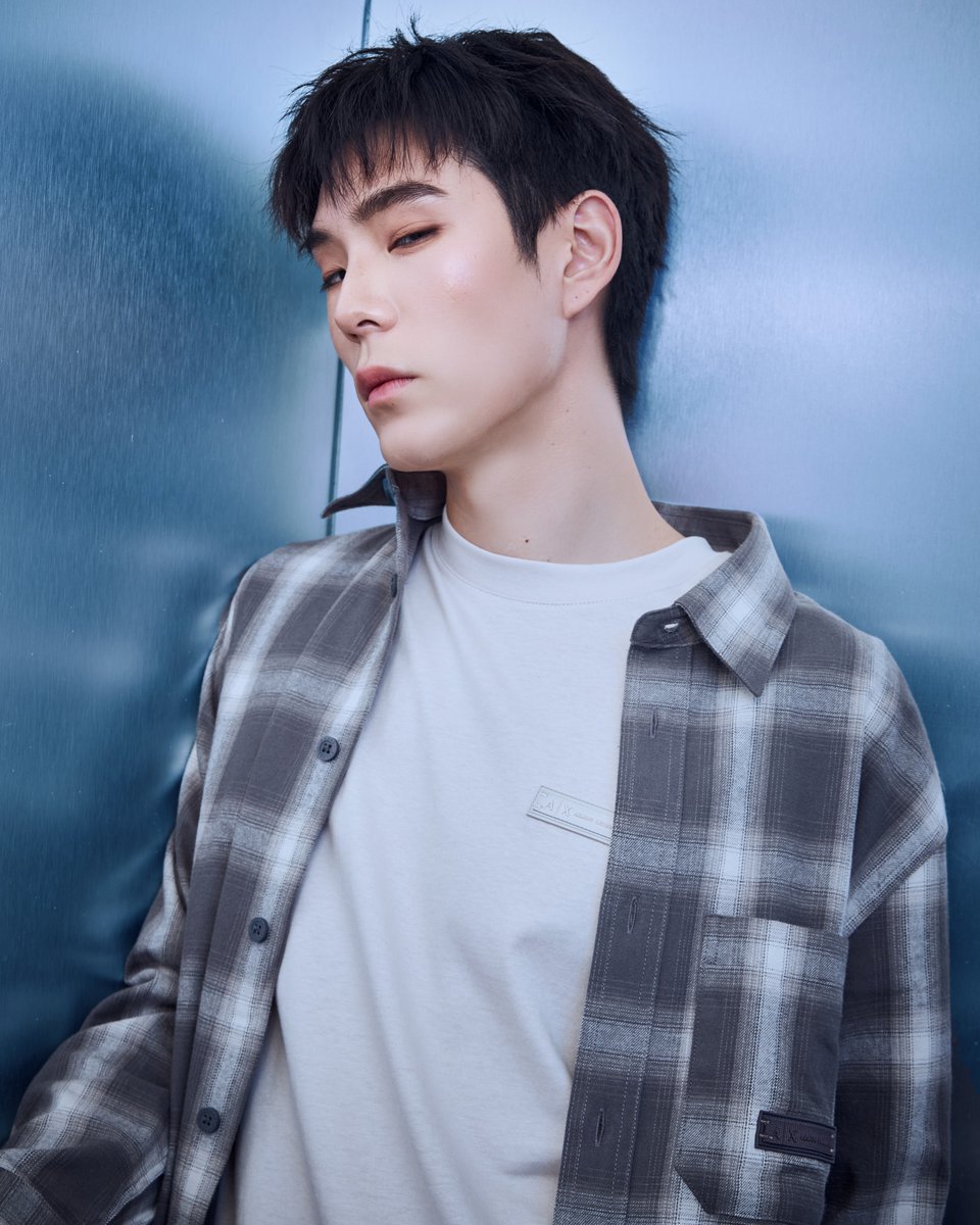 STARSOCIETY_TH's tweet photo. Armani Exchange Fall/Winter 2025
#ArmaniExchangeTH 
#CTWfashiOncitizens 
#MilkPansa #PanlyV 
#Jaylerr 
#MewSuppasit #มิวศุภศิษฏ์ 
#Jaokhun 

https://t.co/1Xs8lKBpHR 
Armani Exchange เปิดตัวคอลเลกชัน Fall/Winter 2025 ที่ผสมผสานความโมเดิร์นเข้ากับเสน่ห์แบบคลาสสิกอย่างลงตัว ถ่ายทอดสไตล์คนเมืองในมิติใหม่ พร้อมชวน 4 แฟชั่นไอคอน มิว ศุภศิษฏ์, เจ้าขุน 
จักรภัทร, เจเจ กฤษณภูมิ และ มิลค์ พรรษา มาร่วมสะท้อนเอกลักษณ์ผ่านแคมเปญสุดพิเศษ

คอลเลกชันนี้โดดเด่นด้วยโทนสีโมโนโครมและเดนิม เสริมรายละเอียดอันเป็นซิกเนเจอร์ของแบรนด์ ทั้งลายพิมพ์โลโก้สุดไอคอนิกและอะไหล่เงิน ที่เติมความเท่และสามารถมิกซ์แอนด์แมทช์ได้อย่างหลากหลายในทุกโอกาส

ค้นพบเสน่ห์แห่งแฟชั่น Fall/Winter 2025 ได้แล้ววันนี้ที่ Armani Exchange ทุกสาขา

#ArmaniExchangeTH @ArmaniExchange