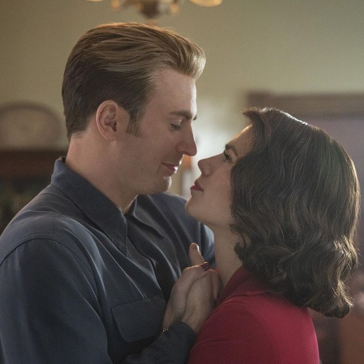 MCU Film News (@mcufilmnews) on Twitter photo A scene featuring Steve Rogers, Peggy Carter, and Doctor Doom set in the past is reportedly being filmed for 'AVENGERS: DOOMSDAY'.
(Source: <a href="/DanielRPK/">Daniel Richtman</a>) A scene featuring Steve Rogers, Peggy Carter, and Doctor Doom set in the past is reportedly being filmed for 'AVENGERS: DOOMSDAY'.
(Source: <a href="/DanielRPK/">Daniel Richtman</a>)