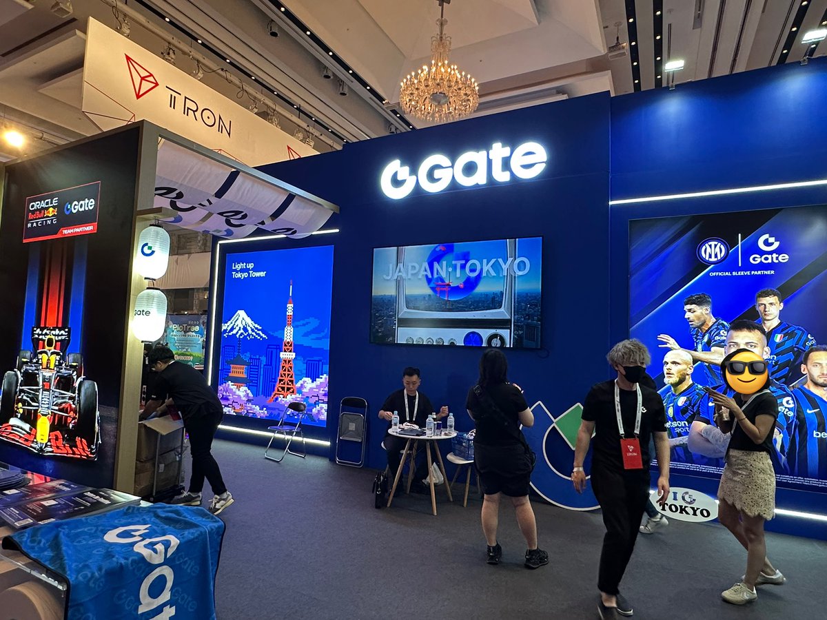 subarumanSP's tweet image. #WebX 今年は2日目にインして店番もしてる👨‍🔧
来場者が去年と比べて良い意味で一般の人が増えている気がするから、去年より知られつつあるのかなという印象!
取引所はでかいブース構えててやっぱり存在感ある〜
プロジェクトを知ってもらいたいところも出てるから、 #Symbol もいつかこのクラスの場に😌