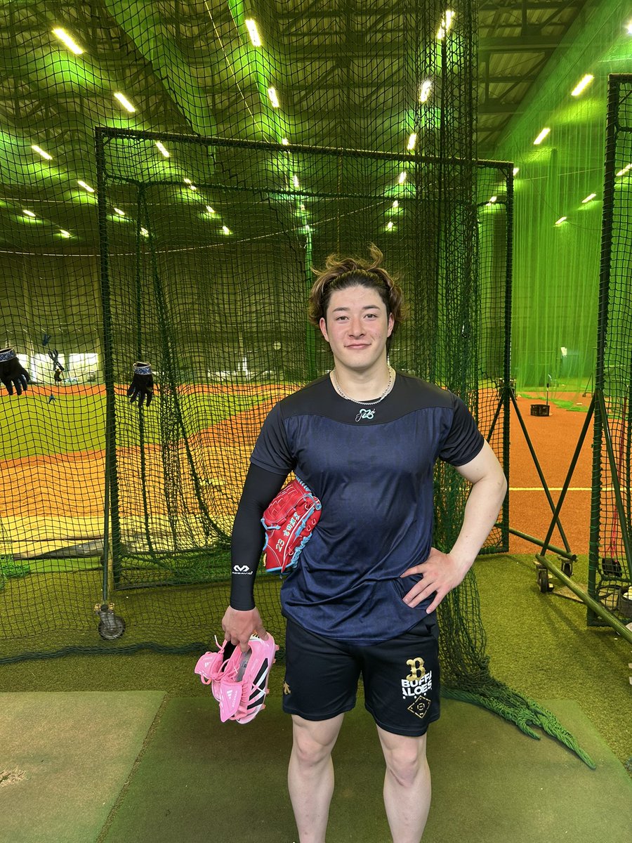 今日は、オリックスバッファローズ、吉田輝星選手に話を聞く為、オリックスの合宿所、青濤館に行って来ました！

リハビリは順調なようでした♪

#見てきて藤夫
#日刊スポーツ
#田村藤夫
#オリックスバッファローズ
#吉田輝星