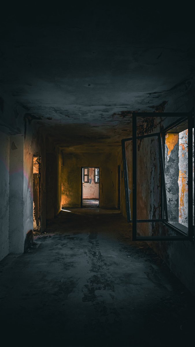 gm happy Tezos Tuesday fam!!

Available on Objkt 📷

"Hospitium Derelictum" 8/10

"Via Vacua" 9/10